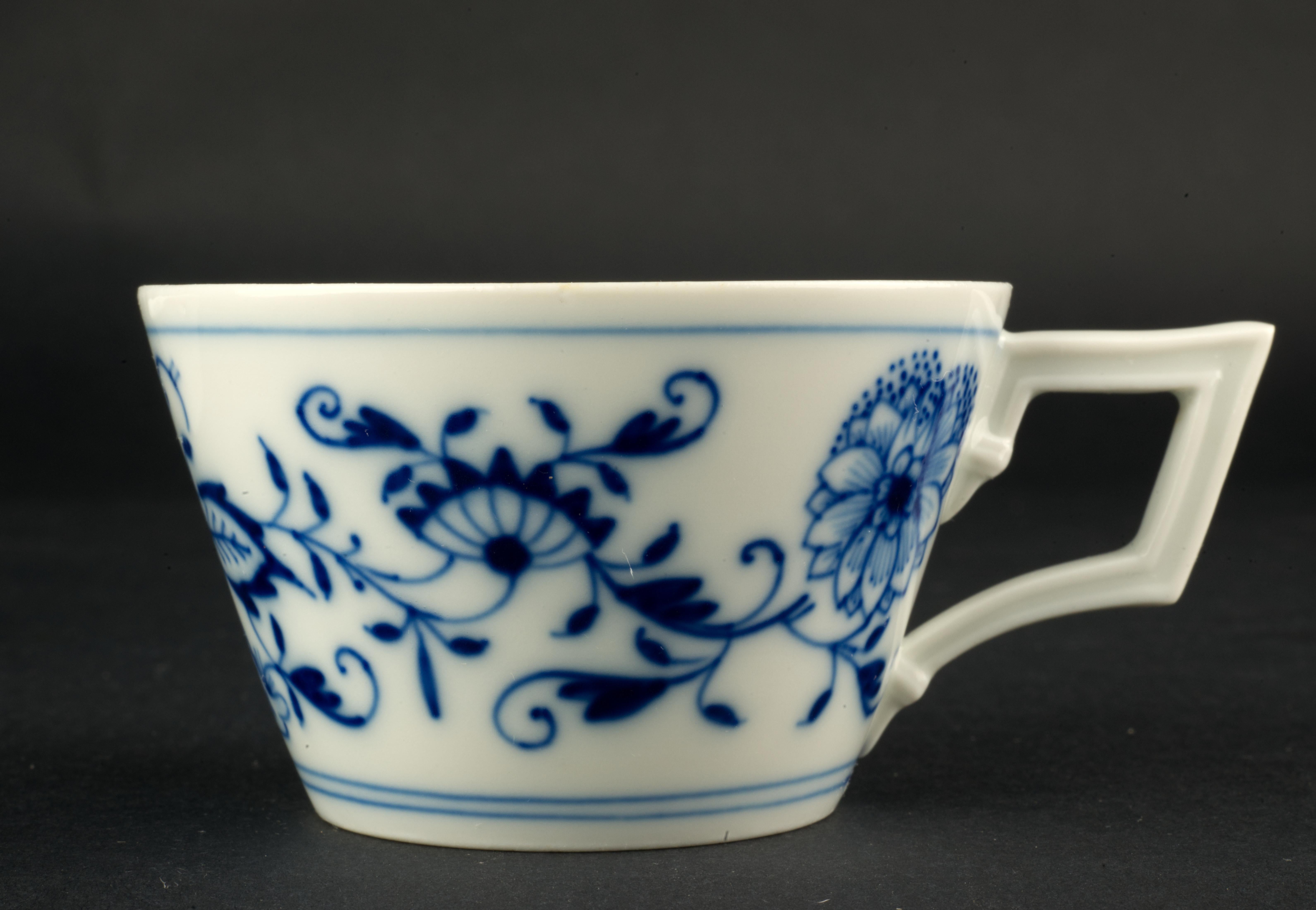 Vintage Meissen Blue Onion Set of Cup and Saucer Blue White Porcelain For Sale 4