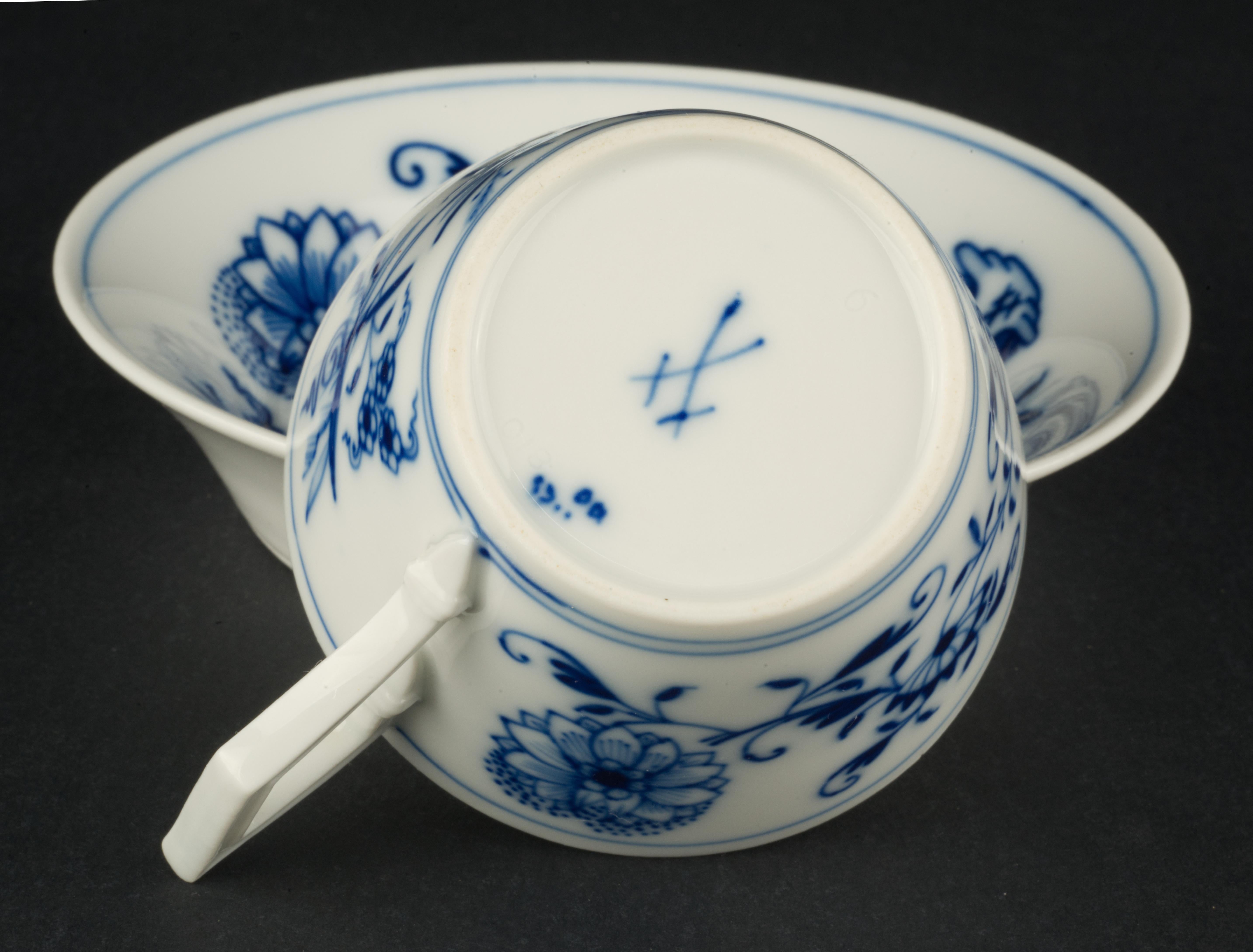 Hand-Painted Vintage Meissen Blue Onion Set of Cup and Saucer Blue White Porcelain For Sale