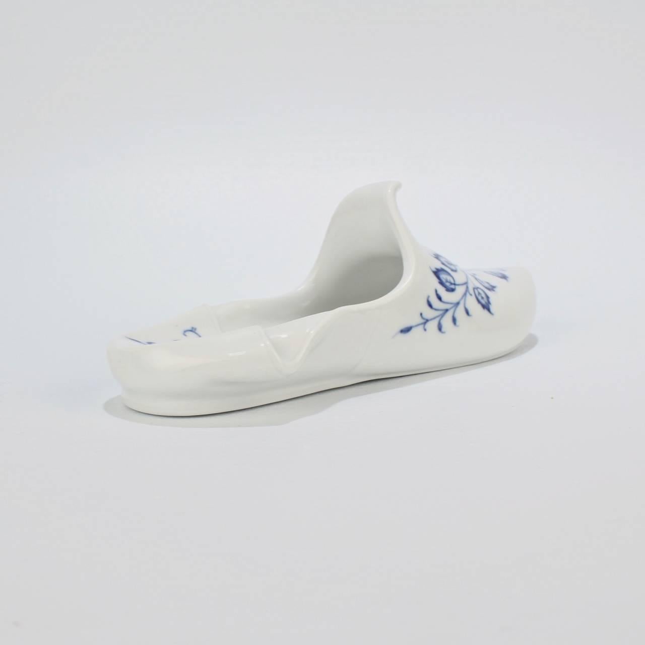 20th Century Vintage Meissen Porcelain Blue Onion Pattern Shoe or Slipper Paperweight For Sale
