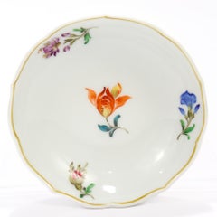 Vintage Meissen Porcelain Butterdose mit Deutschen Blumen und vergoldeten Akzenten