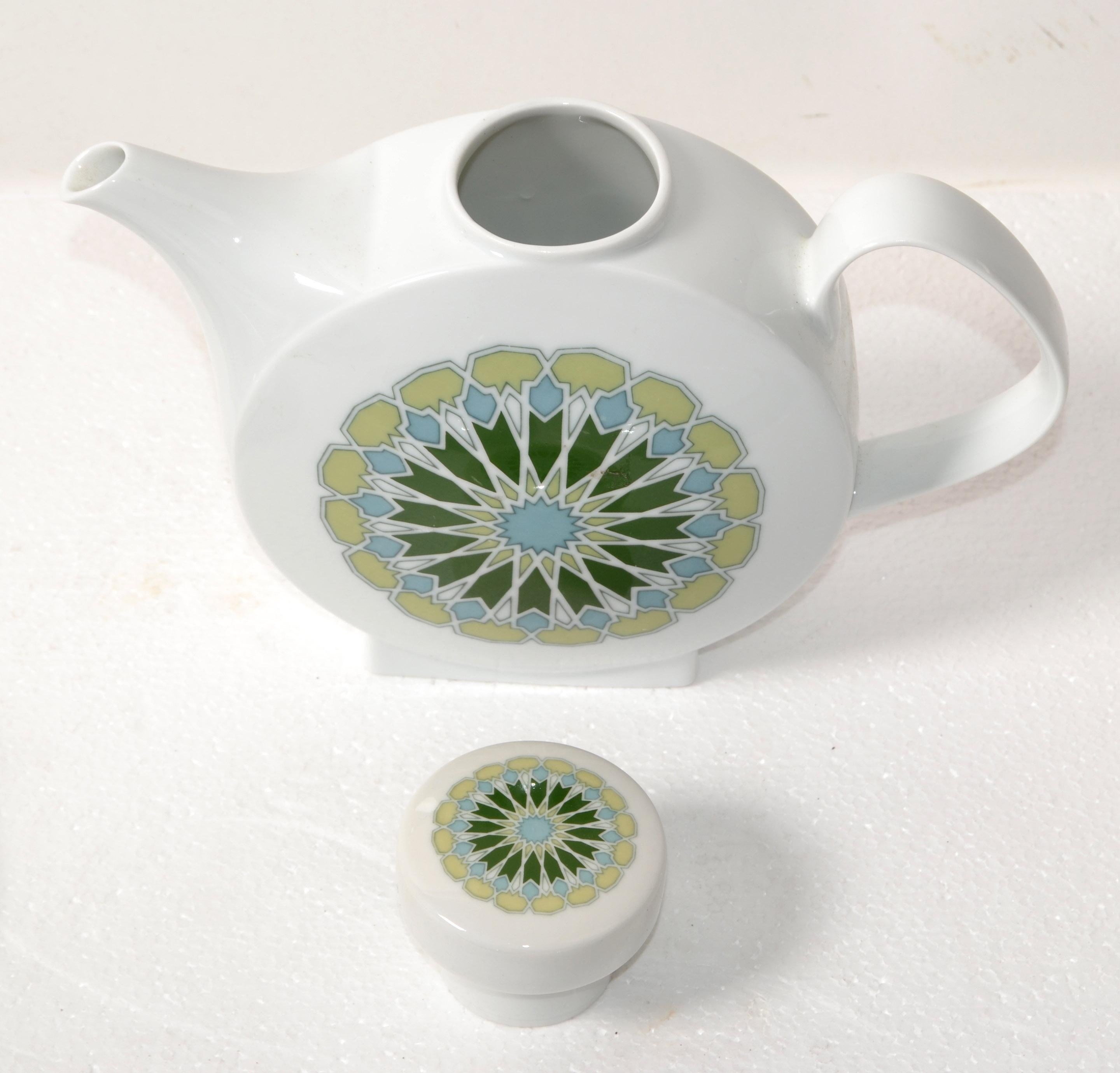 Vintage Melitta Minden Porcelain Tee Service Green White Motif 4 Place Setting In Good Condition For Sale In Miami, FL