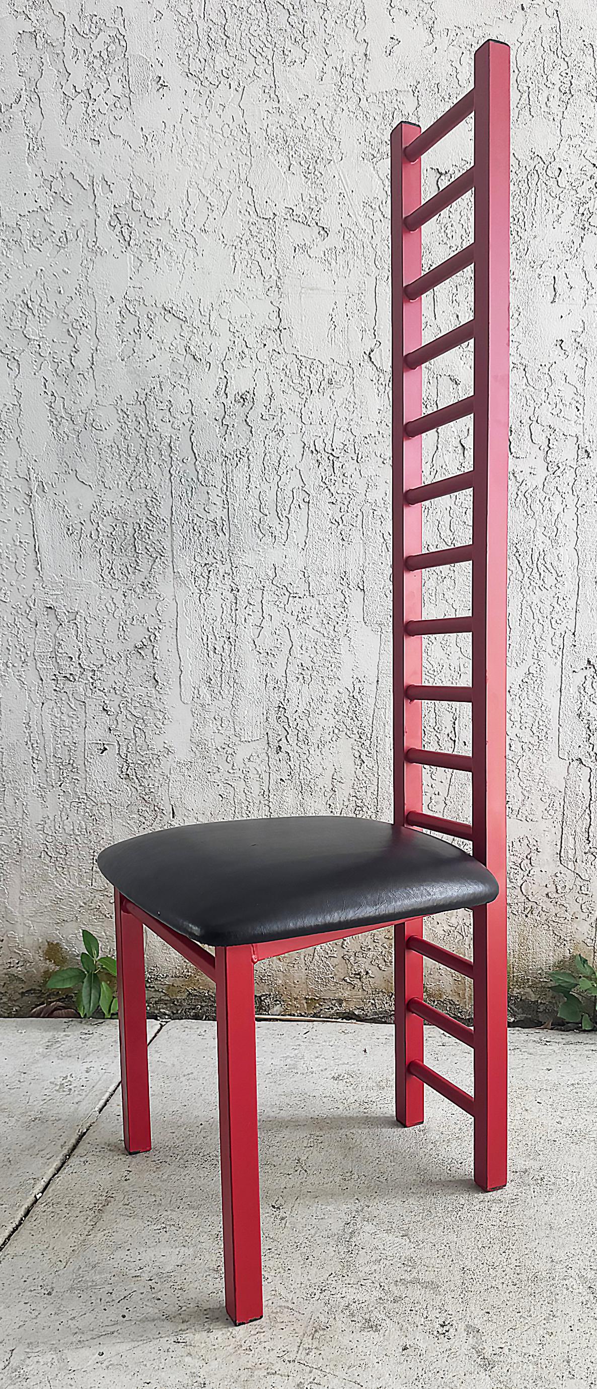 Pareja de sillas altas con respaldo de escalera estilo Cassini Memphis Milano Vintage Estadounidense en venta