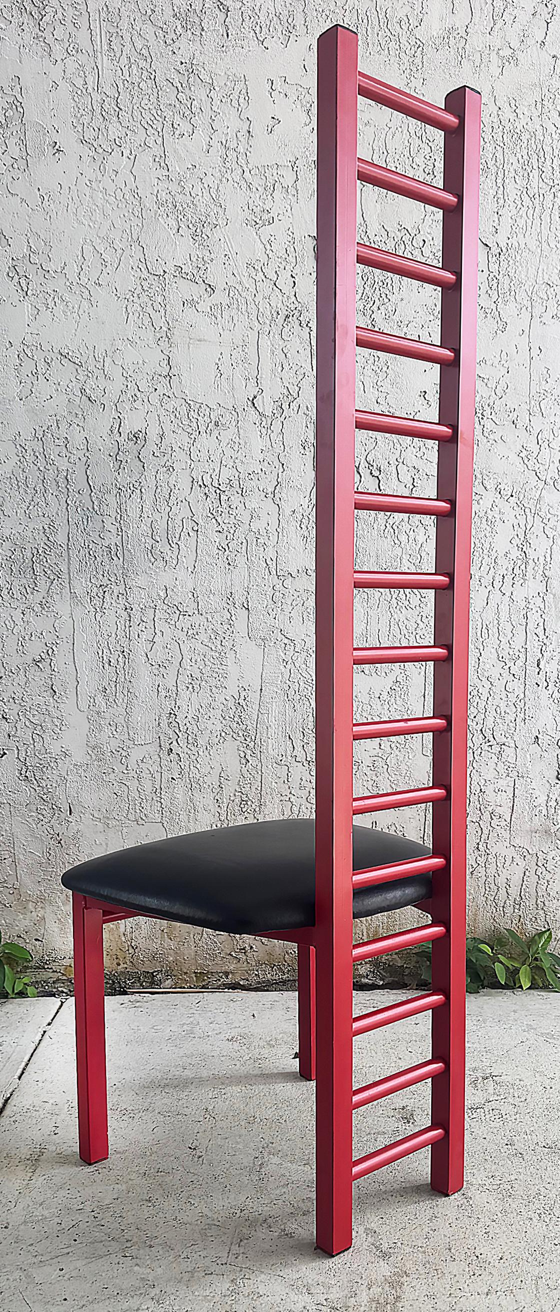 Pareja de sillas altas con respaldo de escalera estilo Cassini Memphis Milano Vintage en Bueno estado para la venta en Miami, FL