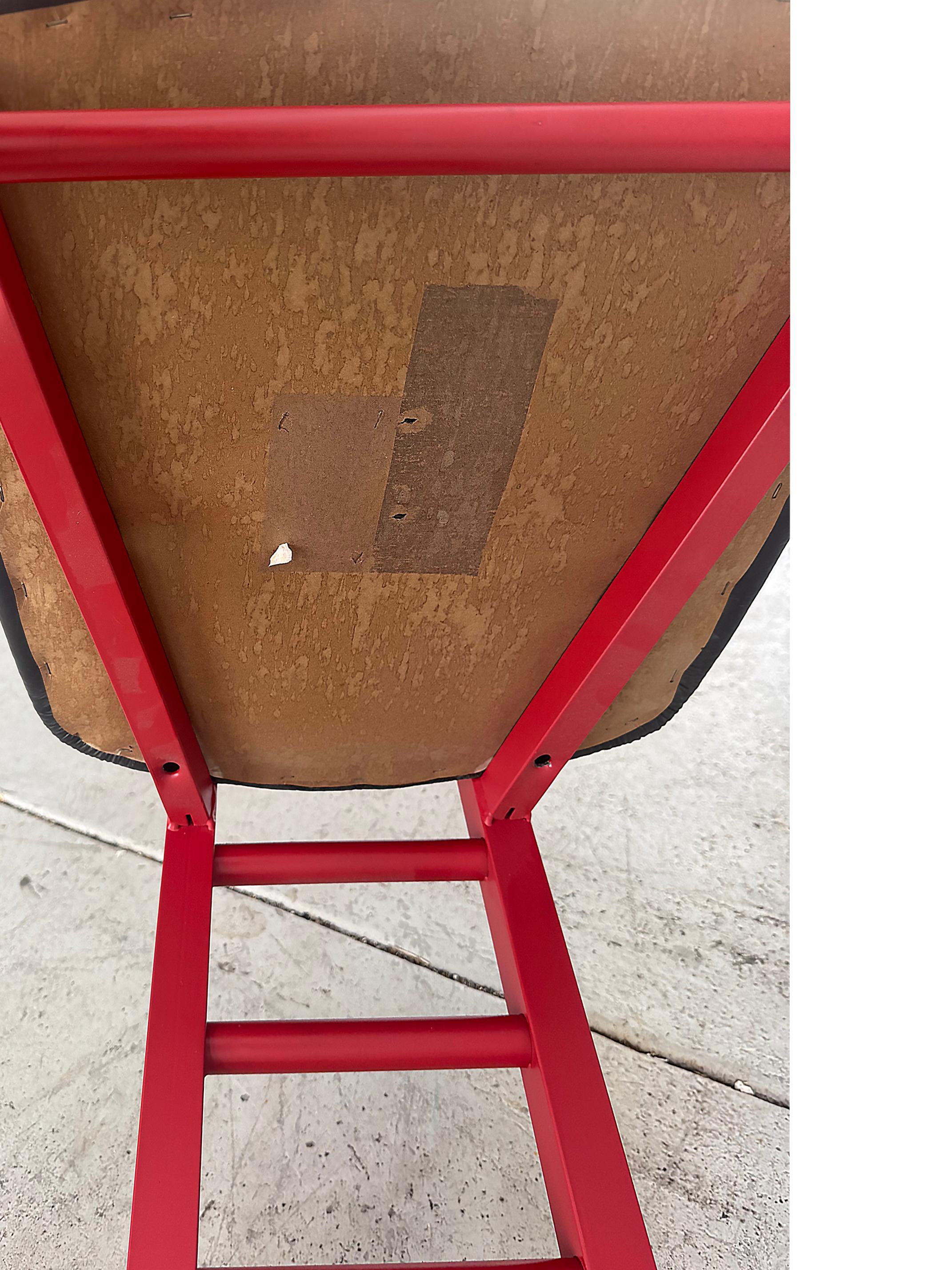 Pareja de sillas altas con respaldo de escalera estilo Cassini Memphis Milano Vintage Metal en venta