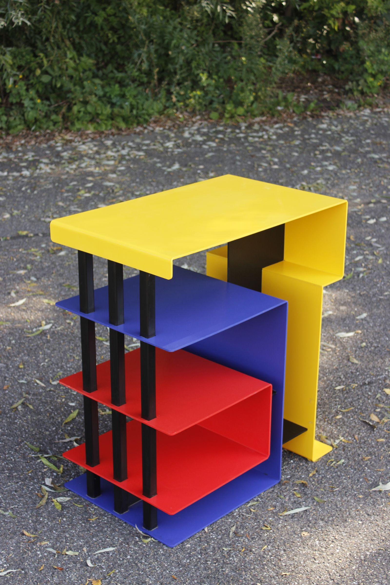 Postmoderno Scaffale da terra in plastica in stile Memphis vintage, anni '80 in vendita