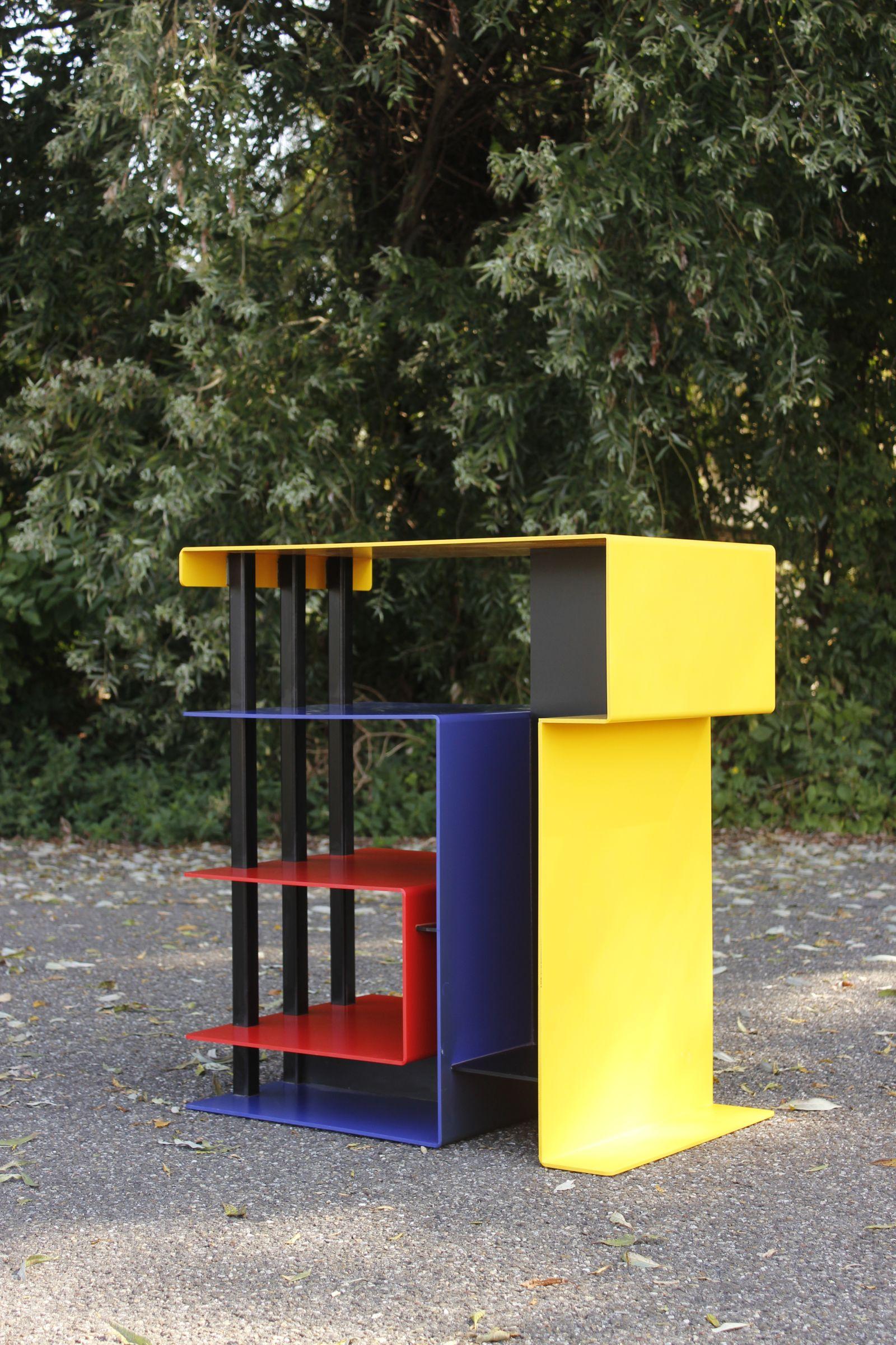 Stampato Scaffale da terra in plastica in stile Memphis vintage, anni '80 in vendita