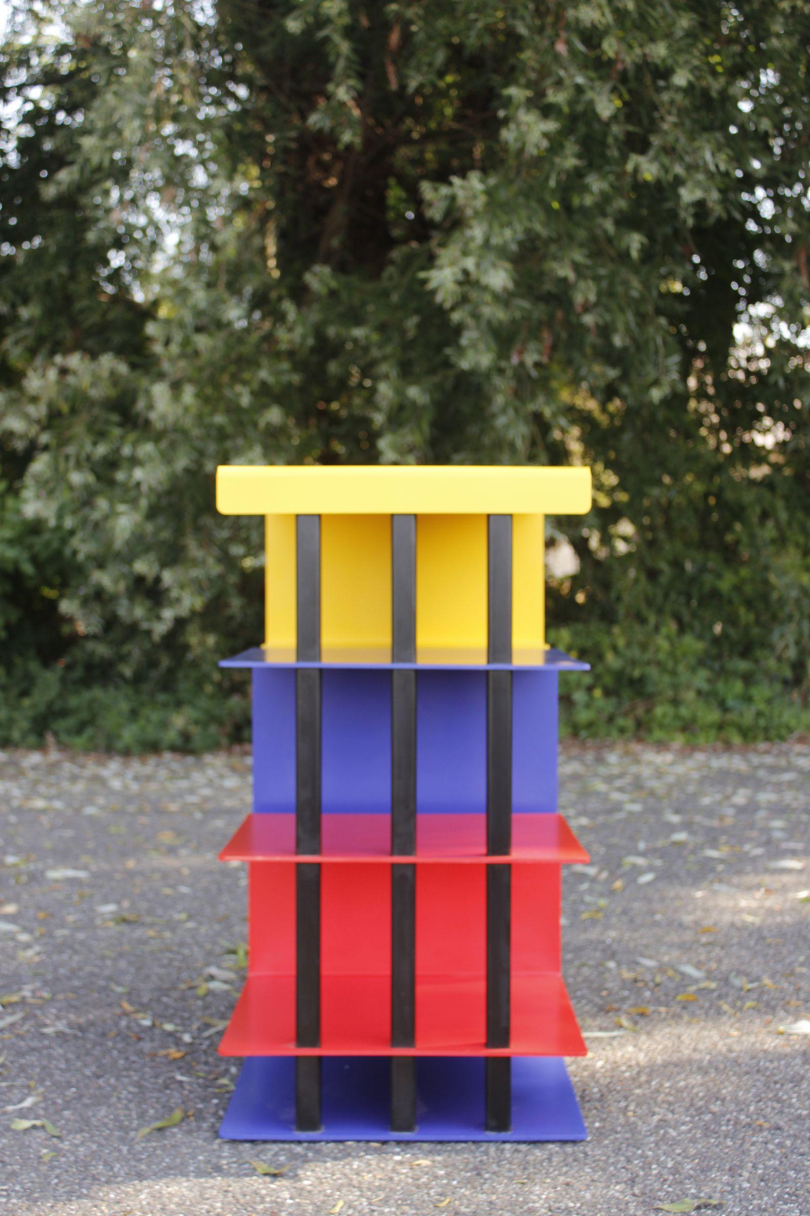 Scaffale da terra in plastica in stile Memphis vintage, anni '80 in vendita 1