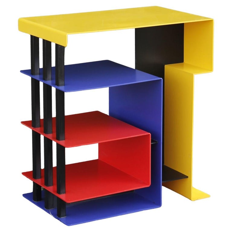 Vintage Memphis style floor shelf in plastic, 1980s For Sale at 