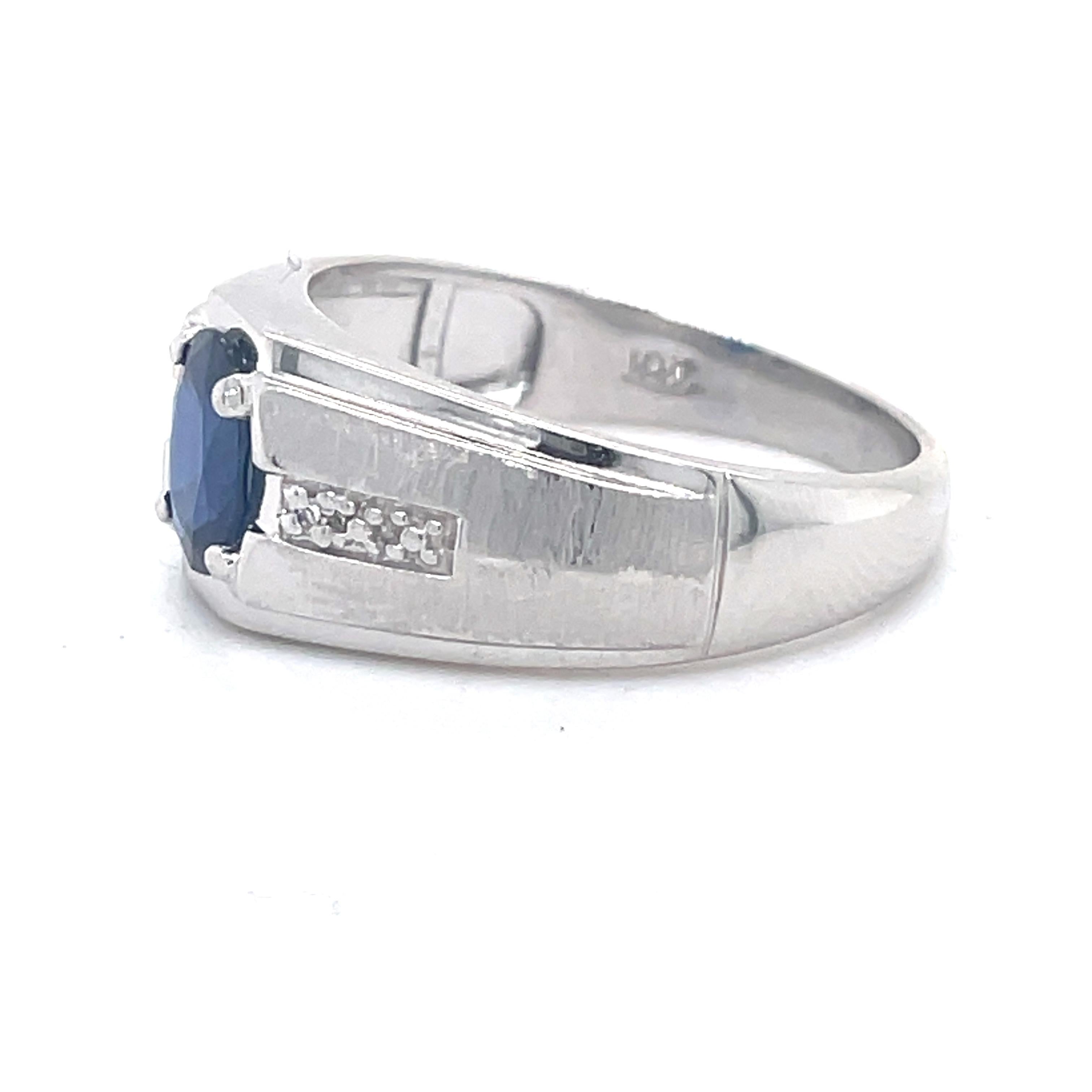 Anillo Cúpula Zafiro Vintage Hombre, Zafiro Oval Netural 1.31CT, Oro Blanco 10k Corte oval en venta