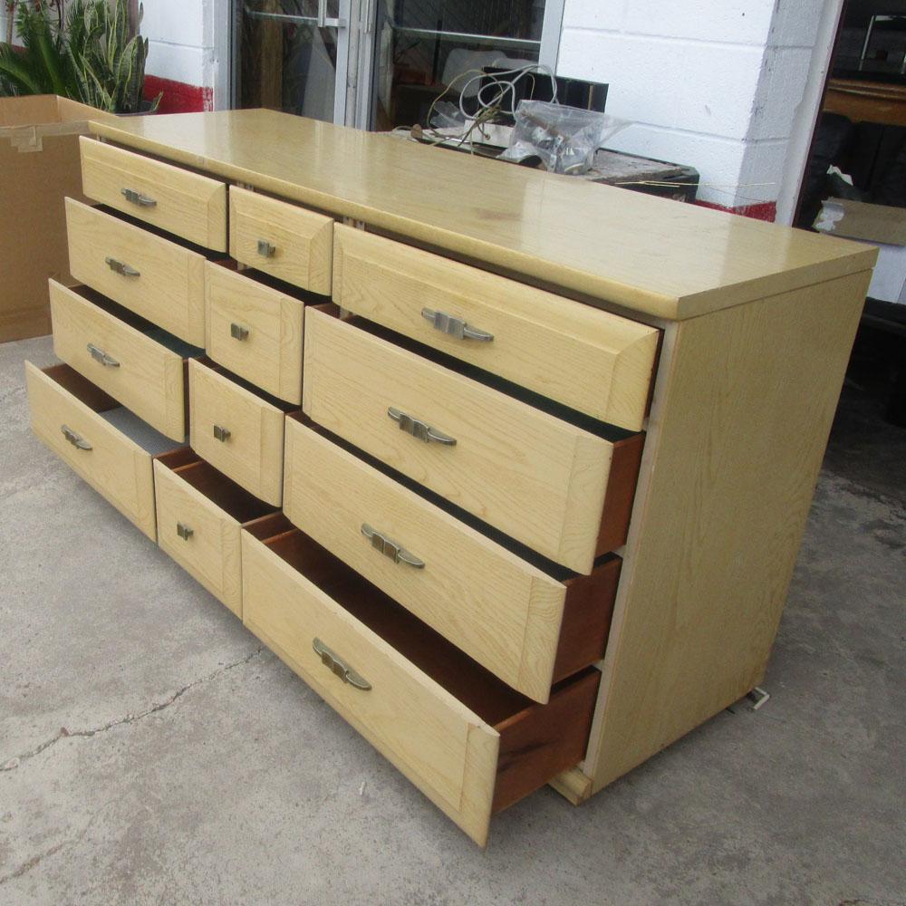 Mengel Furniture
Vintage midcentury oak Mengel credenza
Eight bigger drawers and 4 drawers in the middle.