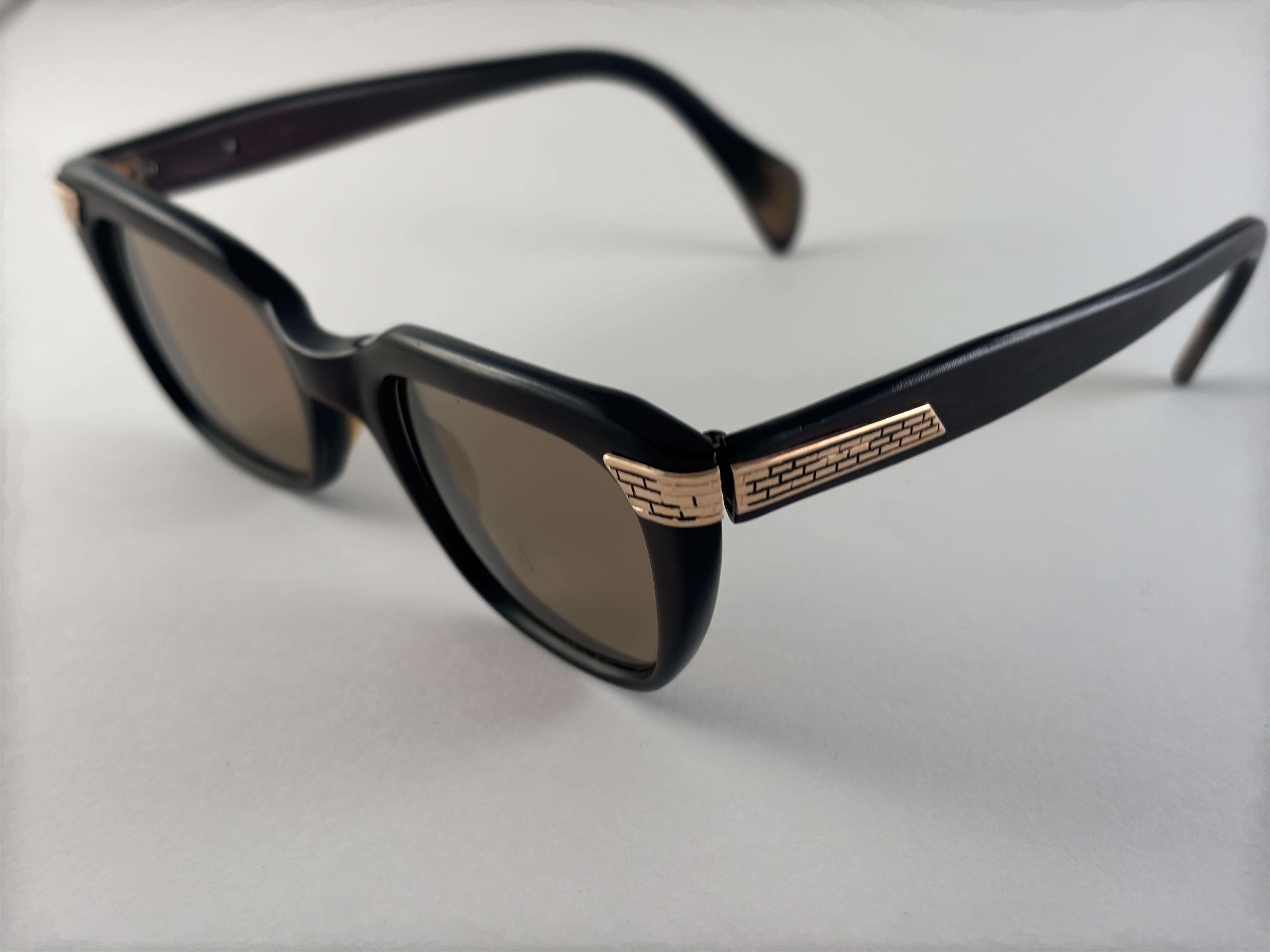Gafas de sol vintage Menrad Midcentury Borgoña oscuro años 60 en venta 1