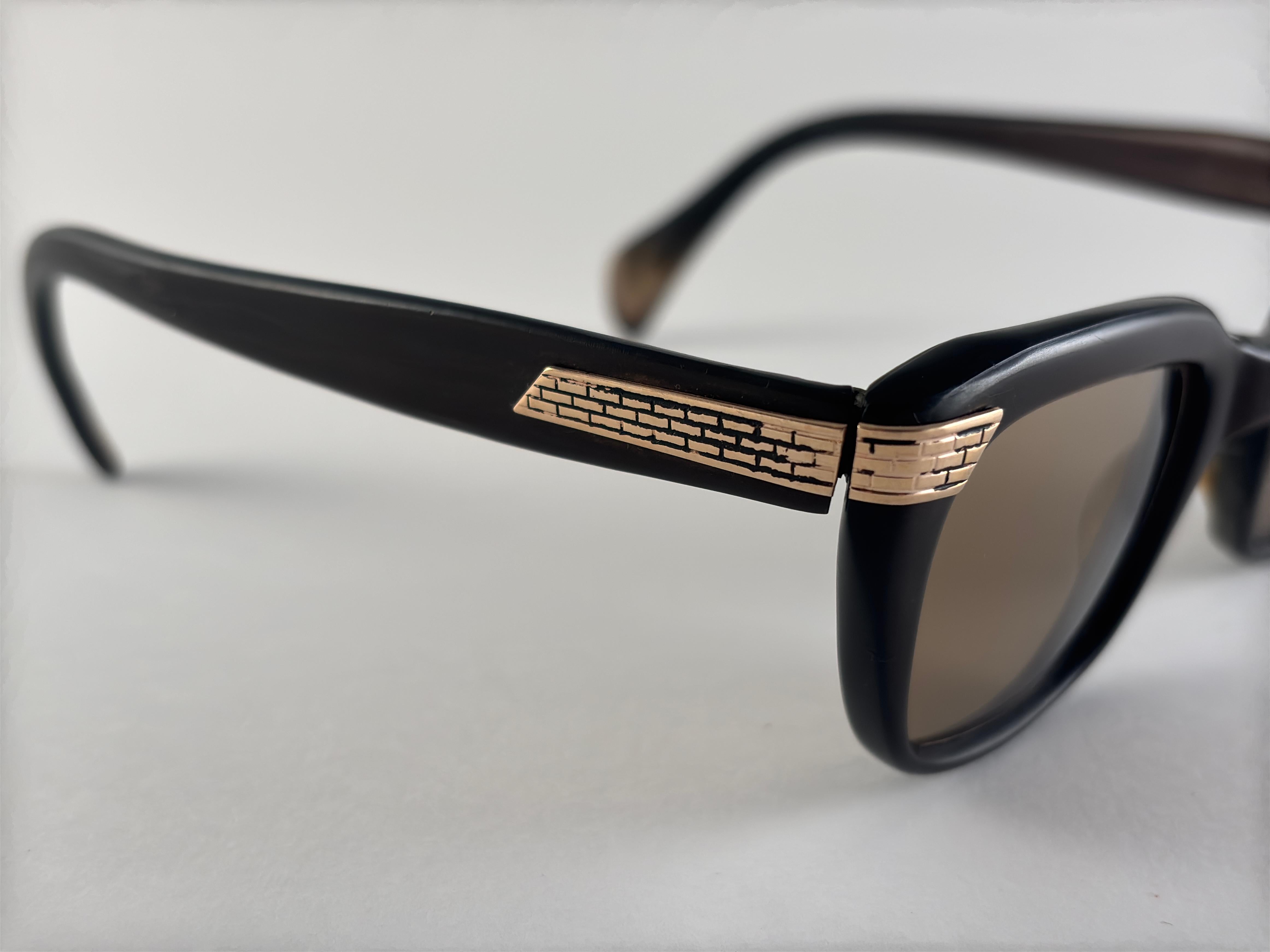 Gafas de sol vintage Menrad Midcentury Borgoña oscuro años 60 en venta 2