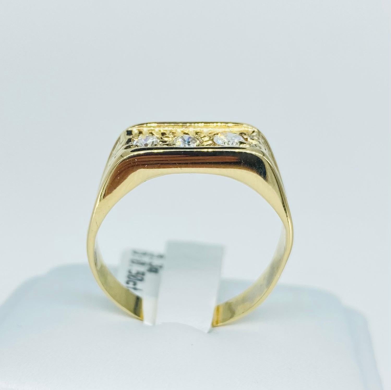 gold nugget ring with 3 diamonds