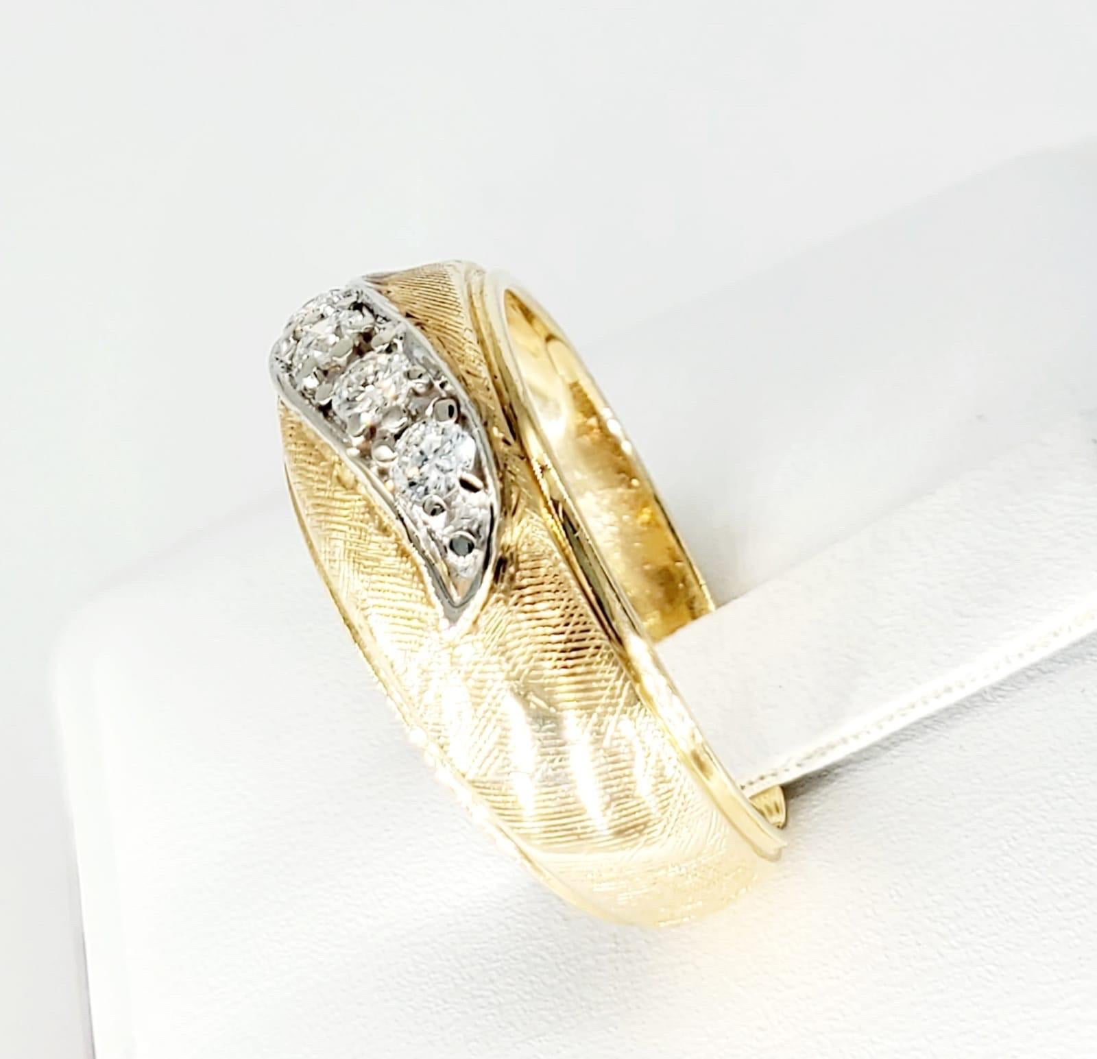Round Cut Vintage Men’s 0.60 Carat Diamond Woven Design Wedding Band Ring For Sale