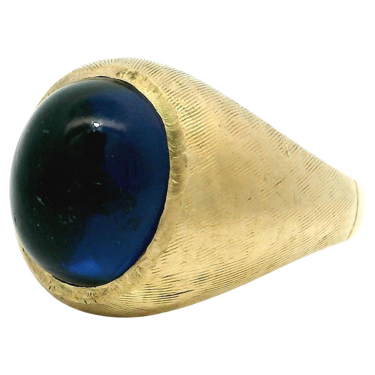 Vintage Men
s 10k Yellow Gold Cabochon Bezel Blue Stone Florentine Finish Ring For Sale