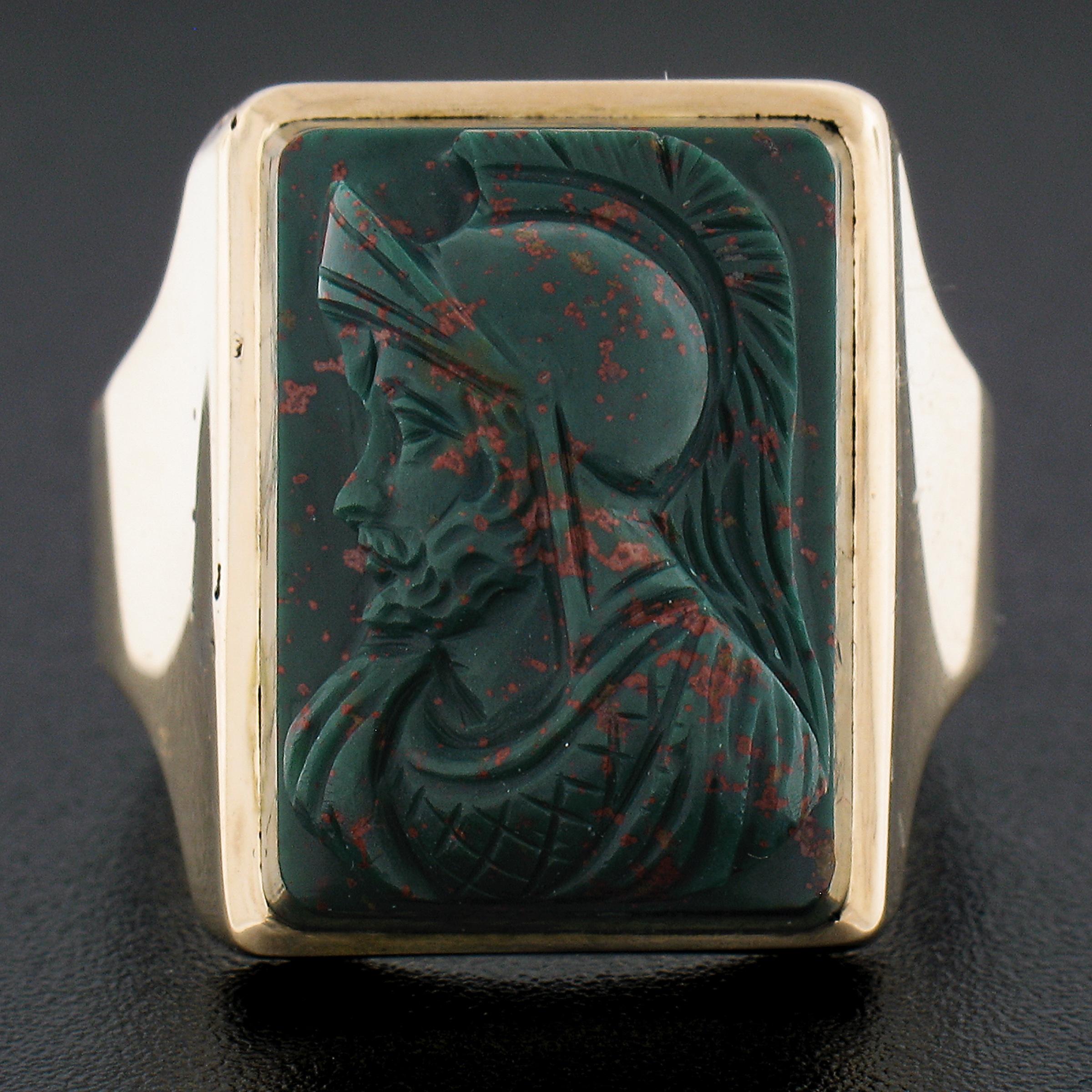 Vintage Men's 10K Yellow Gold High Relief Carved Trojan Knight Blood Stone Ring In Excellent Condition For Sale In Montclair, NJ