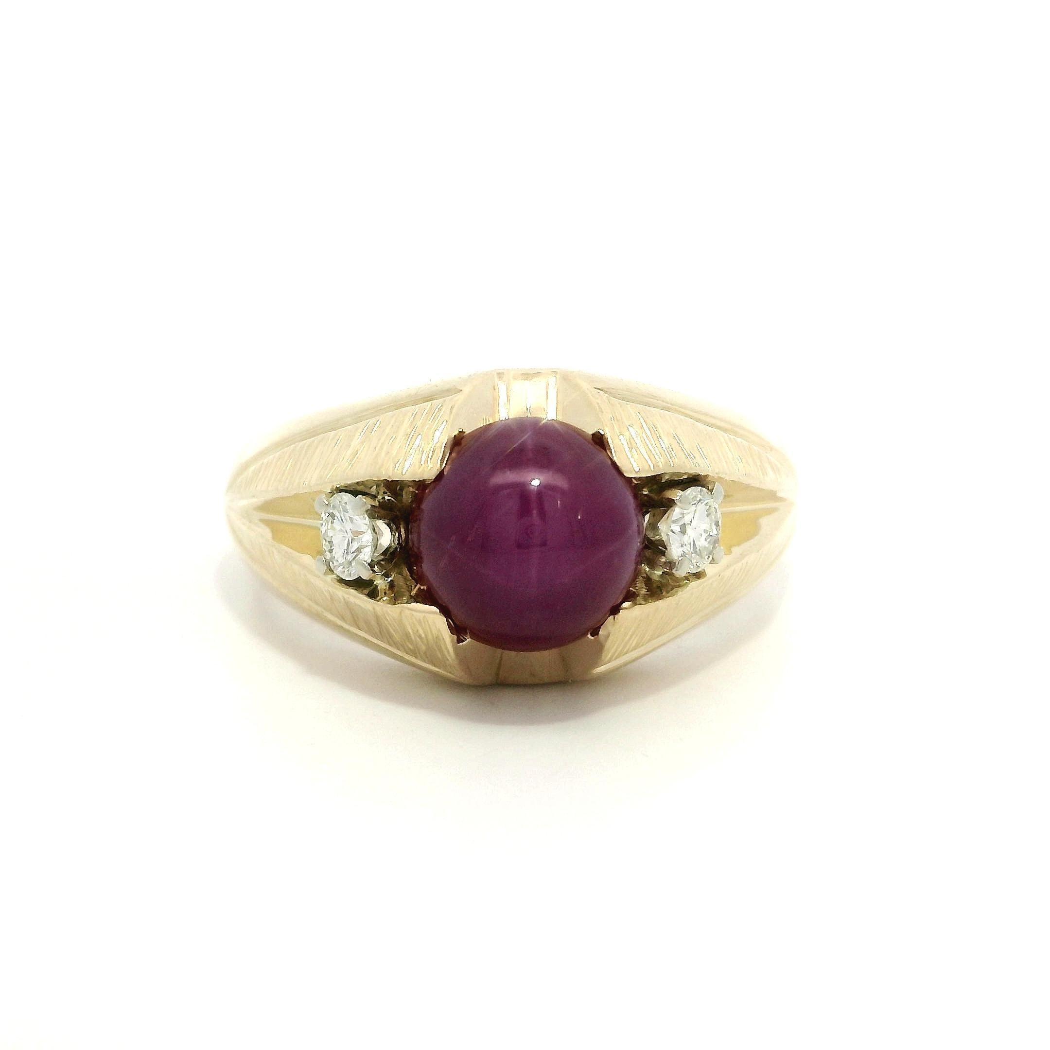 Vintage Bague pour homme en or 14k Linde Star Ruby & Diamond Bark Textured Ring Pour hommes en vente