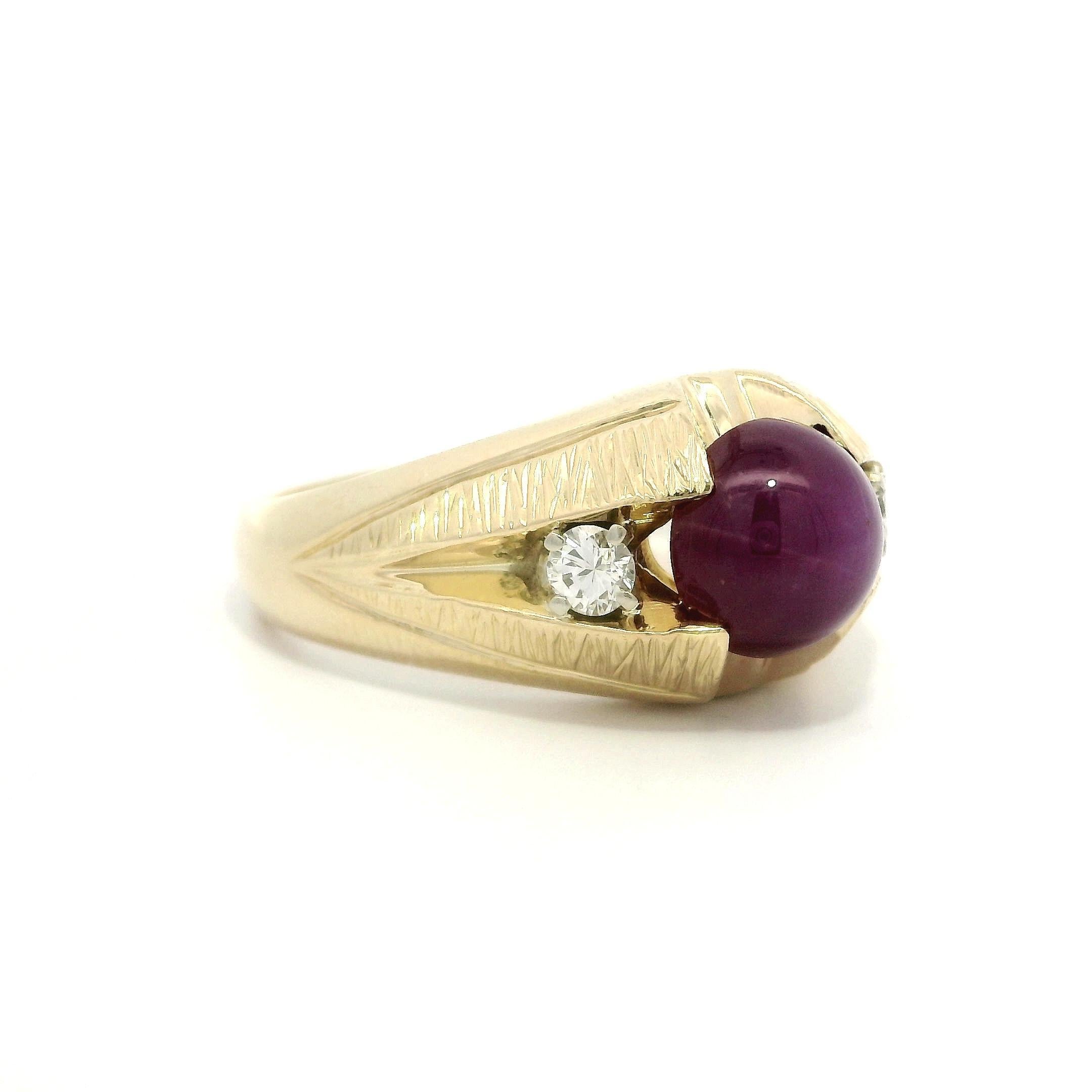 Vintage Bague pour homme en or 14k Linde Star Ruby & Diamond Bark Textured Ring en vente 1