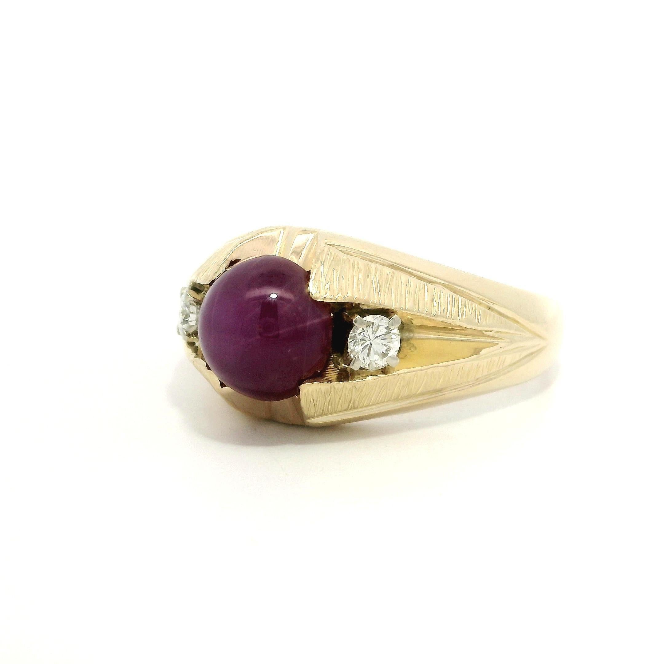 Vintage Bague pour homme en or 14k Linde Star Ruby & Diamond Bark Textured Ring en vente 2