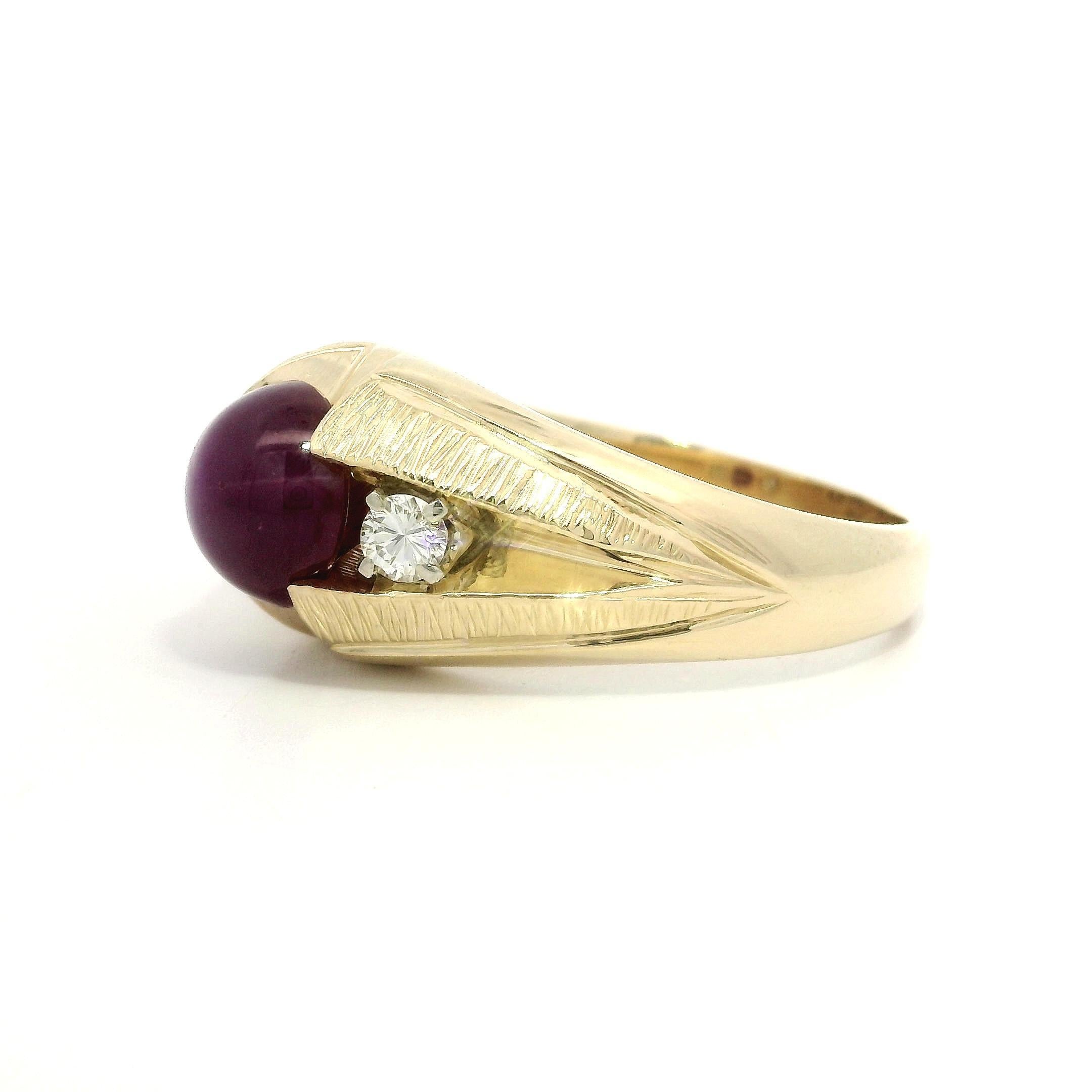 Vintage Bague pour homme en or 14k Linde Star Ruby & Diamond Bark Textured Ring en vente 4