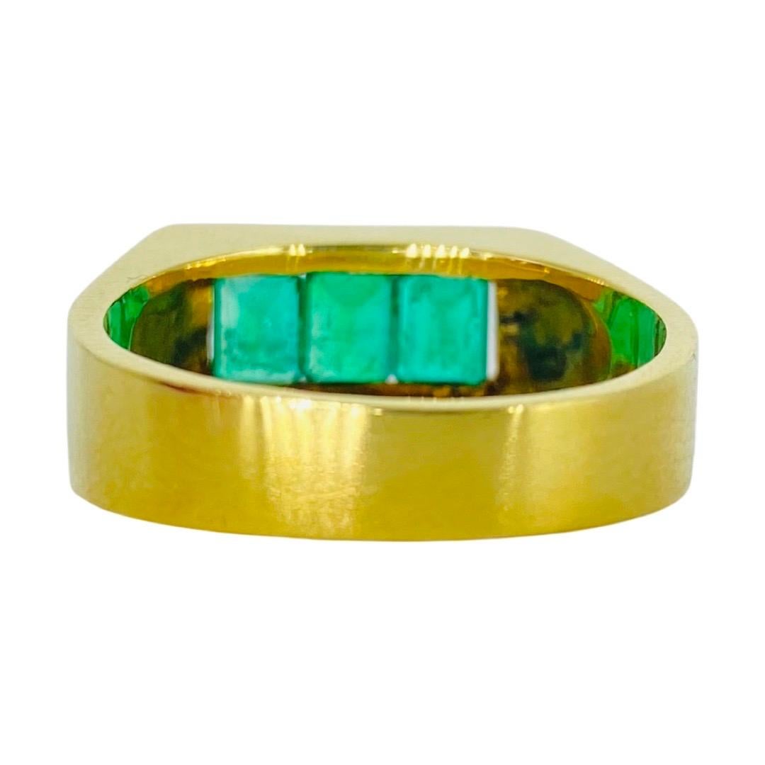 Vintage Men’s 1.50 Carat Colombian Emeralds Ring 18k Gold For Sale 6