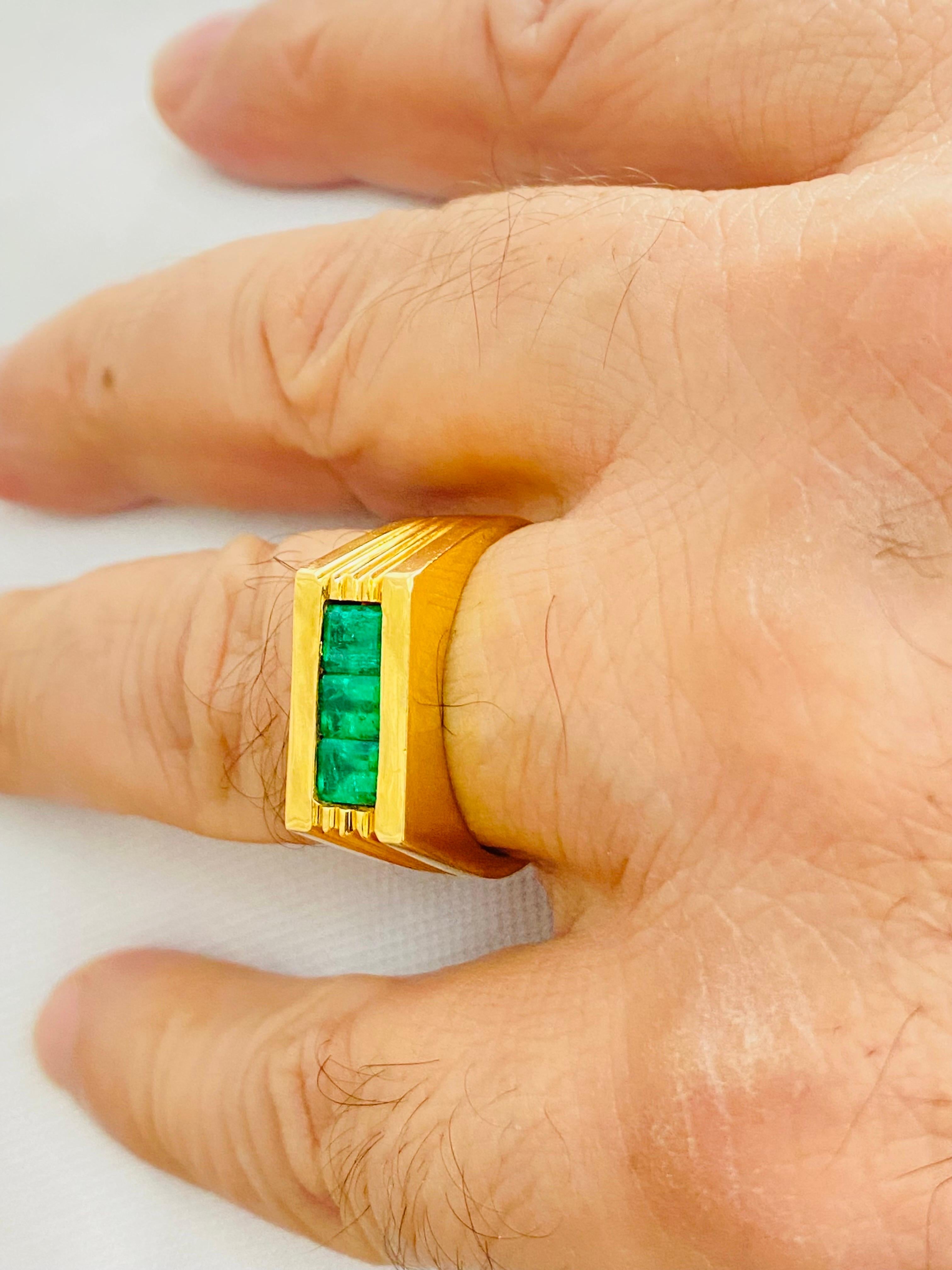 Vintage Men’s 1.50 Carat Colombian Emeralds Ring 18k Gold. The ring features 3 emerald stones weighting approx 0.50 ct each by measurement for a total of 1.50 carat weight. The emeralds are mesmerizing and have a very rich and luxury appearance. The