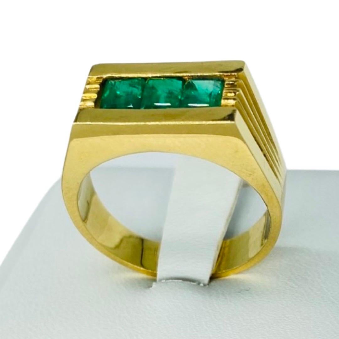 Vintage Men’s 1.50 Carat Colombian Emeralds Ring 18k Gold For Sale 2