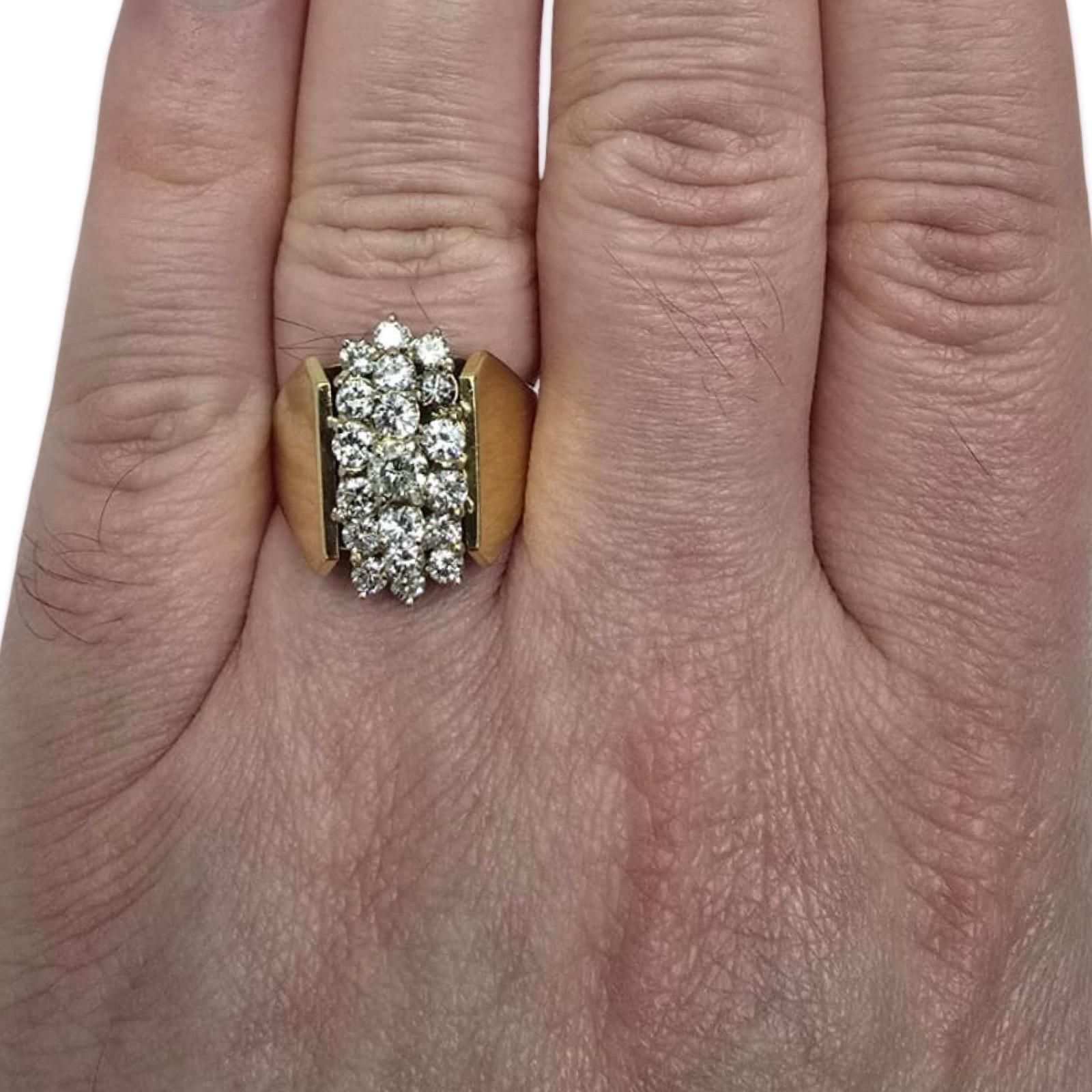 Vintage Men's 18K Gold 3ct Diamond Power Cluster Ring - Bold Executive Präsenz im Zustand „Hervorragend“ im Angebot in Miami, FL