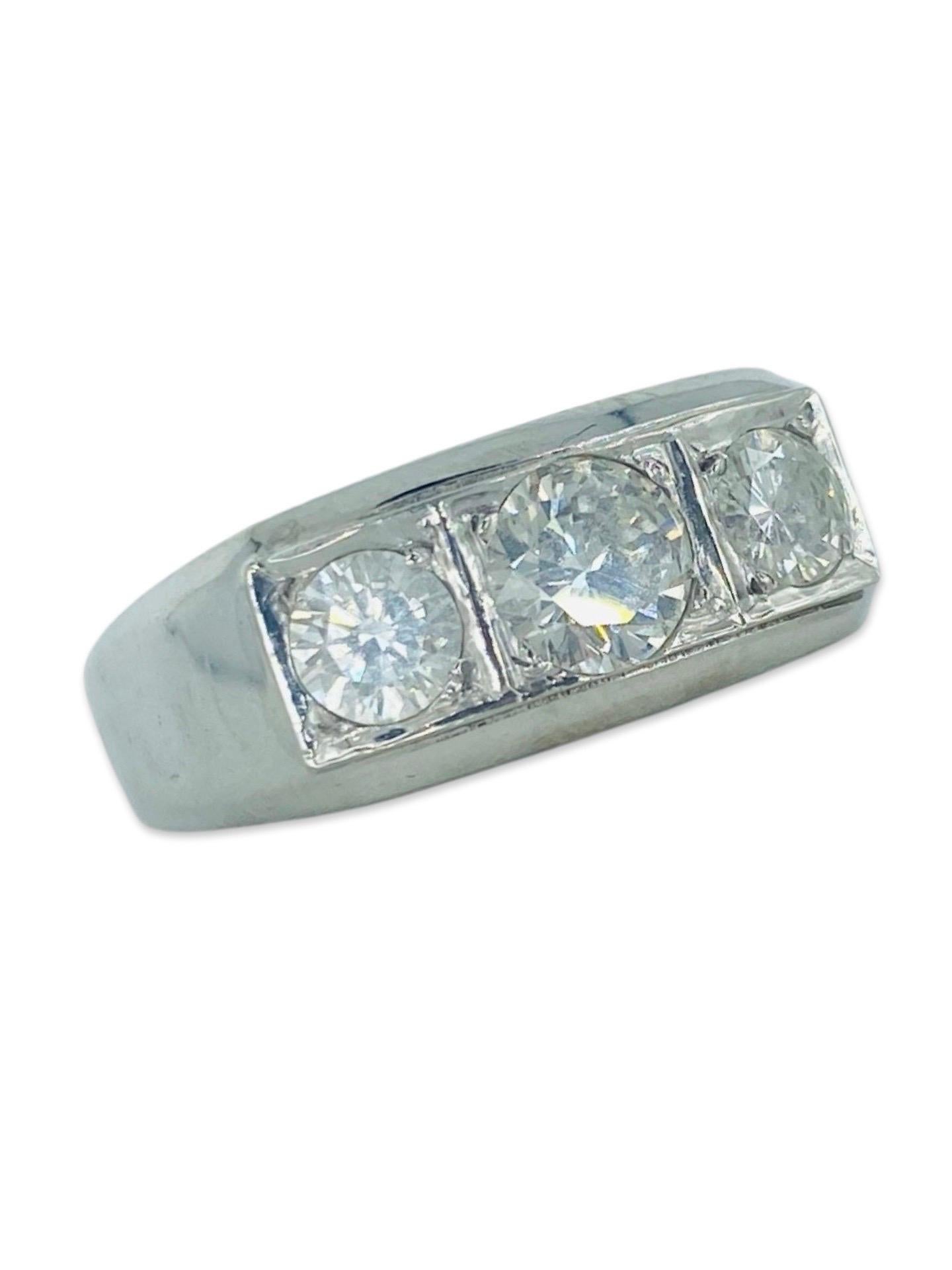 Vintage Men’s 3-Stone 1.50 Carat Diamonds Ring. Center diamond weights approx 0.80ct by formula with sides weighting approx 0.35ct each fit a total of 1.50tcw natural diamonds H/SI
The ring is a size 9
Total weight 6.6g
14k white gold 