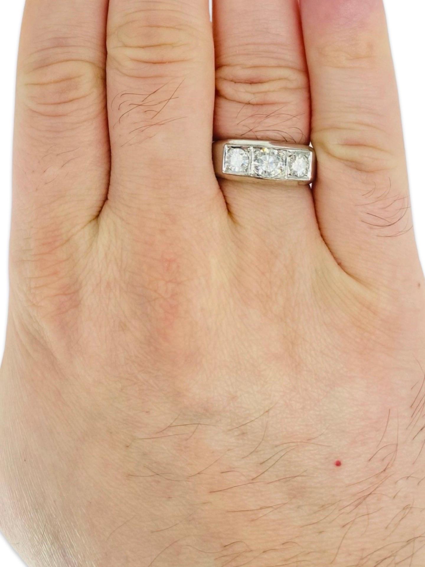 Vintage Men’s 3-Stone 1.50 Carat Diamonds Ring In Good Condition For Sale In Miami, FL