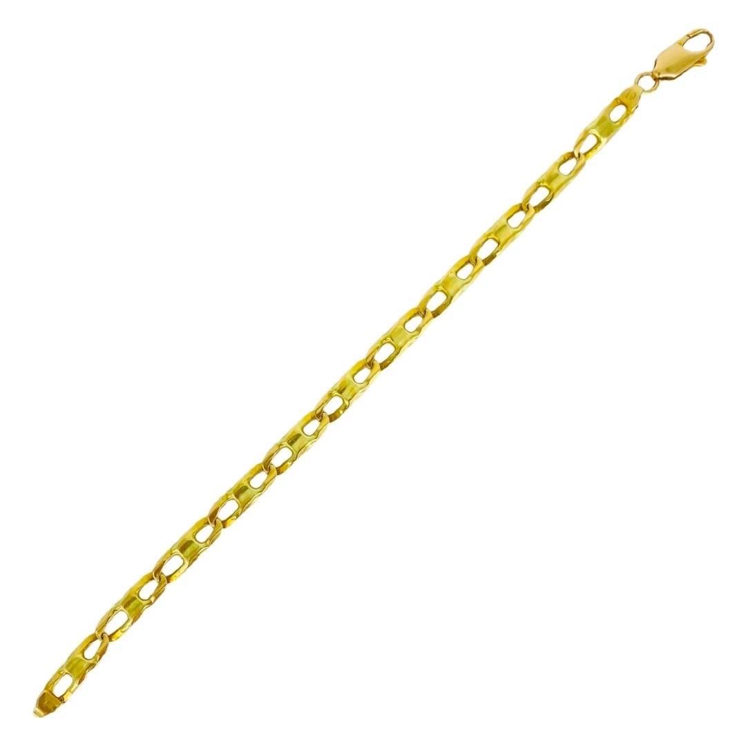 Vintage Hommes 5.75mm Fancy Curbed Link Bracelet 14k Gold. Le bracelet mesure 7,5 pouces de long et pèse 13 grammes d'or massif 14k. Très unique et inhabituel bracelet à maillons fantaisie rare.