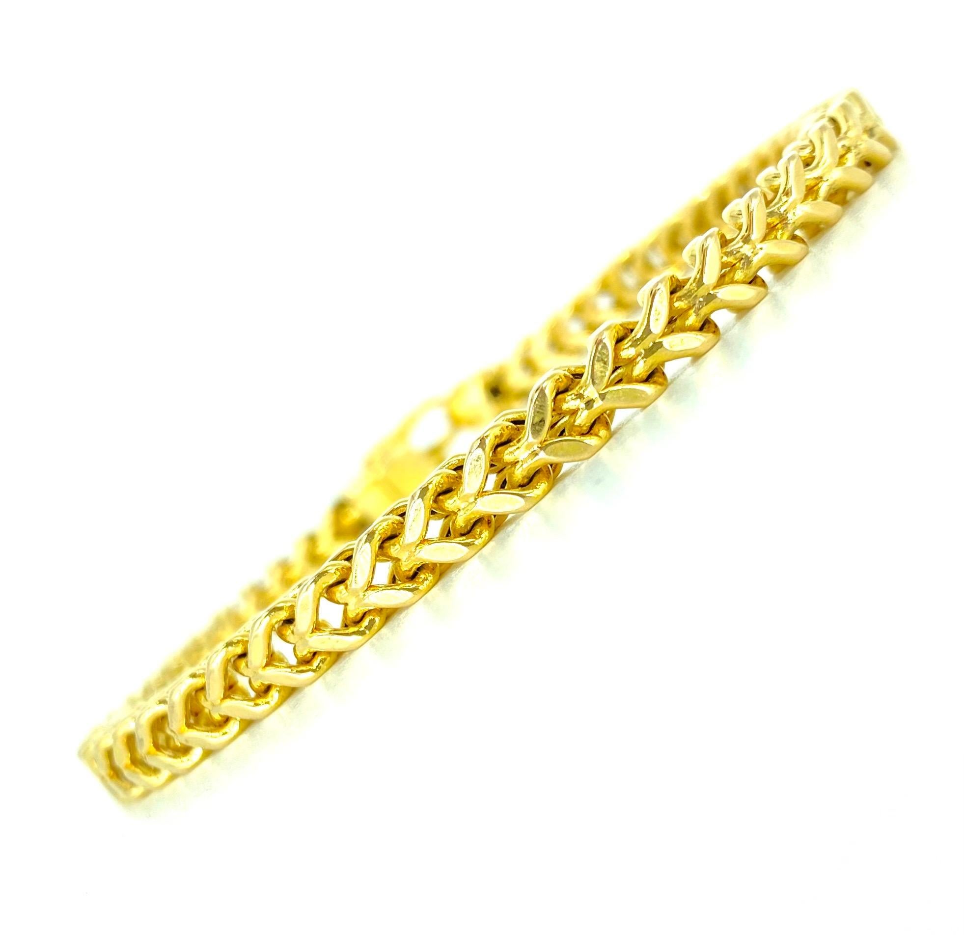 Vintage 5mm Franco Link Bracelet 14k Gold.
Very impressive bracelet Franco link. The closure on this bracelet has a rotatable attachment to the lobster lock that lets you feel comfortable while wearing. The bracelet weights 14.7 grams and is made of