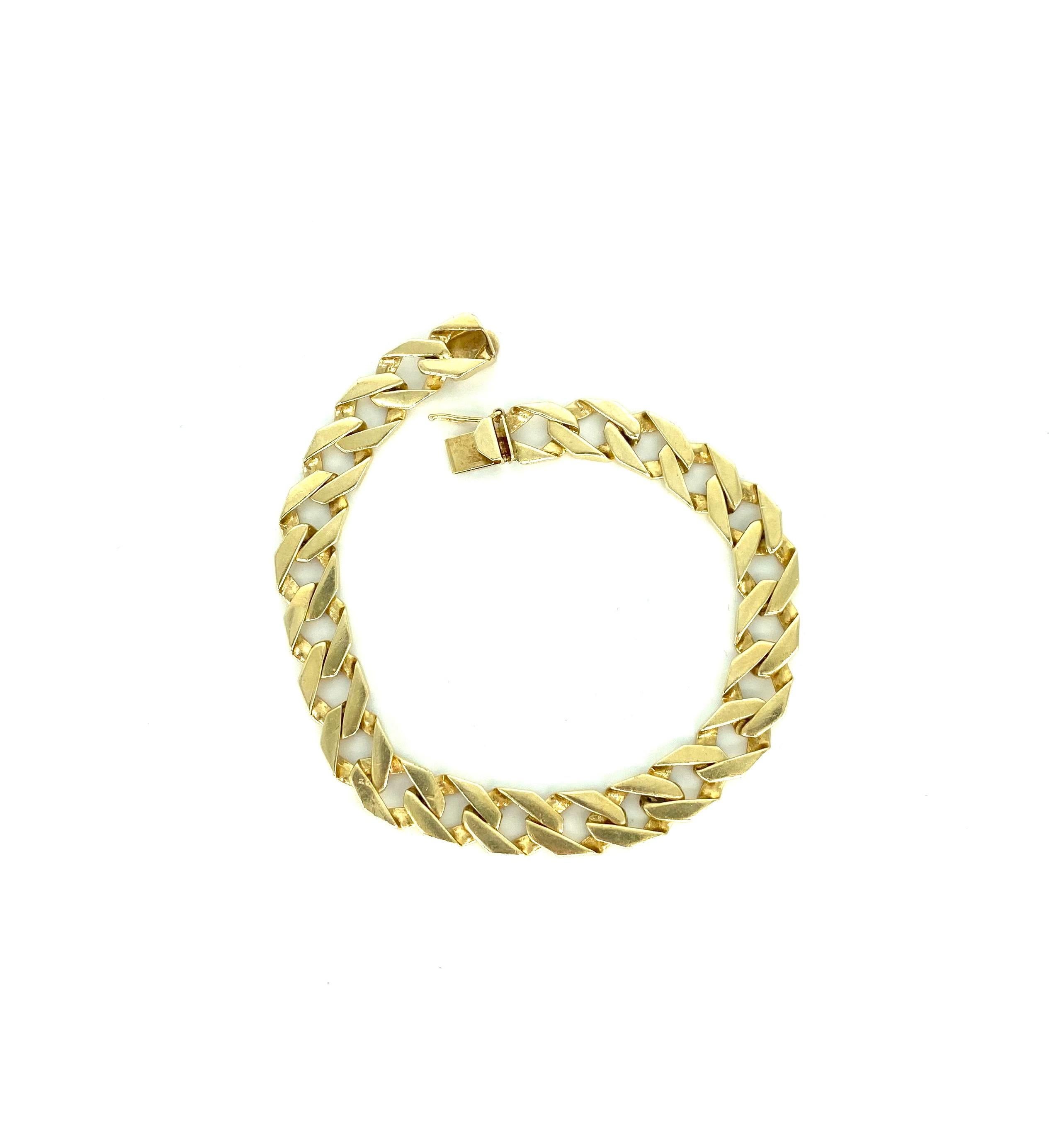 Vintage Men’s 9mm Fancy Curbed Cuban Link Bracelet 14k Gold
The bracelet is 8 inches long and is solid gold with a total weight of 29.6 grams 14k solid yellow gold. There is a stamp of 14k and also a Star on the lock. The width of the bracelet is