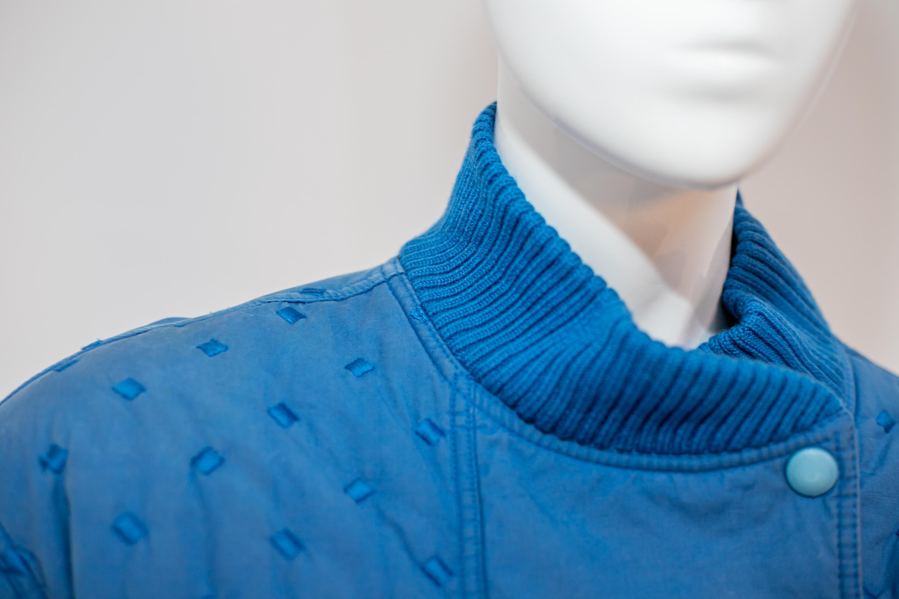 Valentino Vintage Blaue Bomberjacke aus Baumwolle im Angebot 3