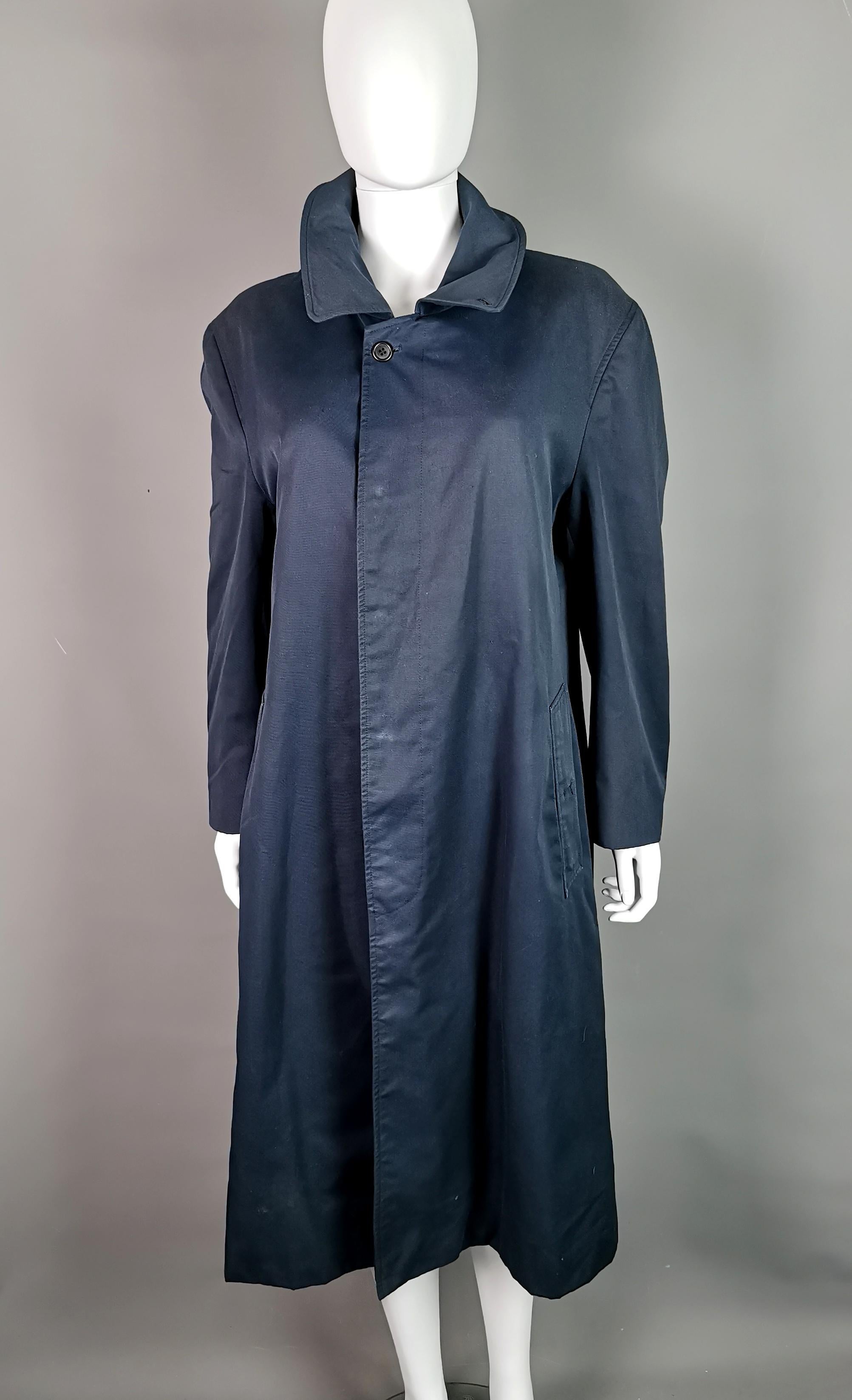 Vintage mens Burberry navy trench coat, mac  In Fair Condition In NEWARK, GB