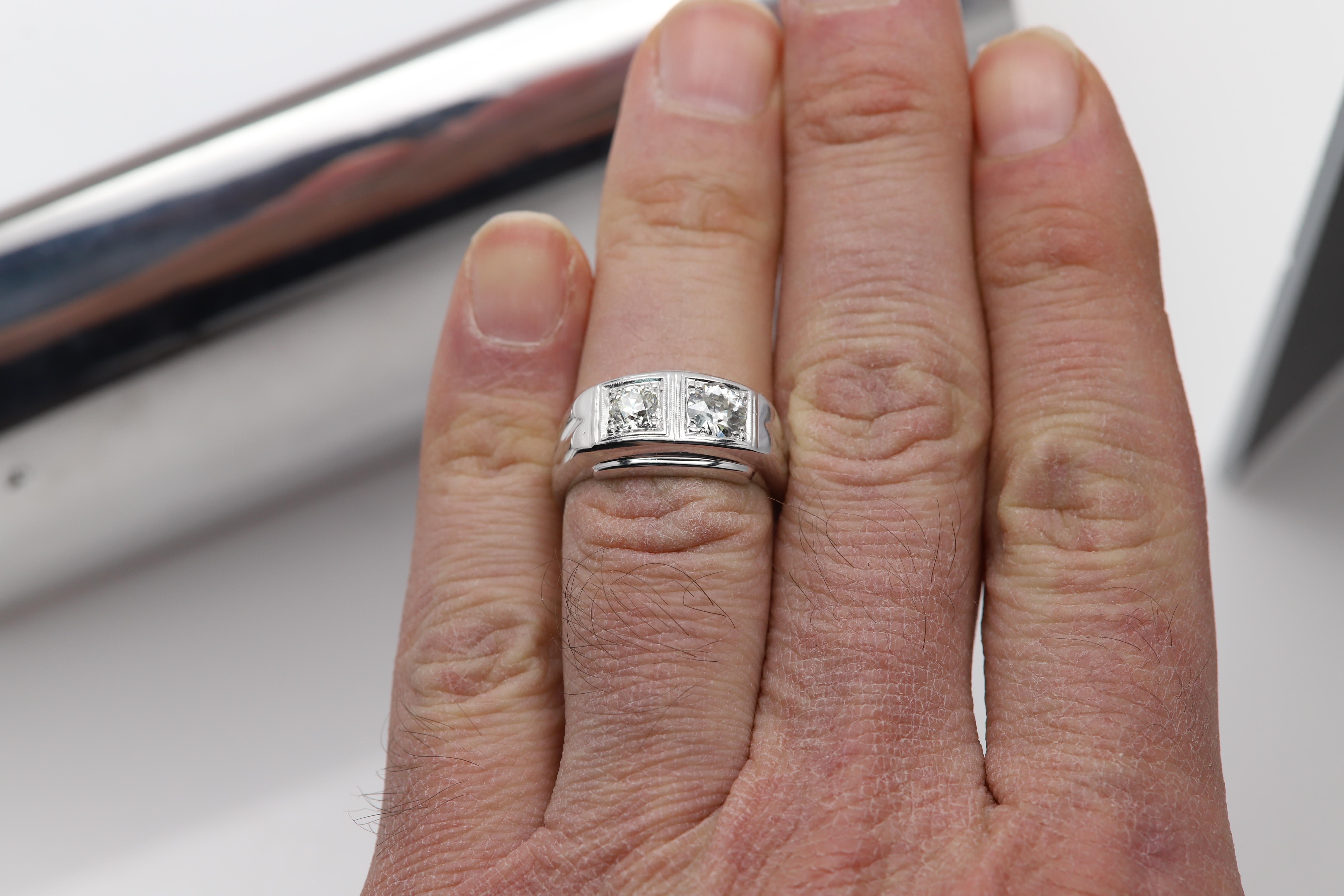 Anillo de diamantes para hombre vintage 2 diamantes talla mina antigua 14 quilates oro blanco en venta 2