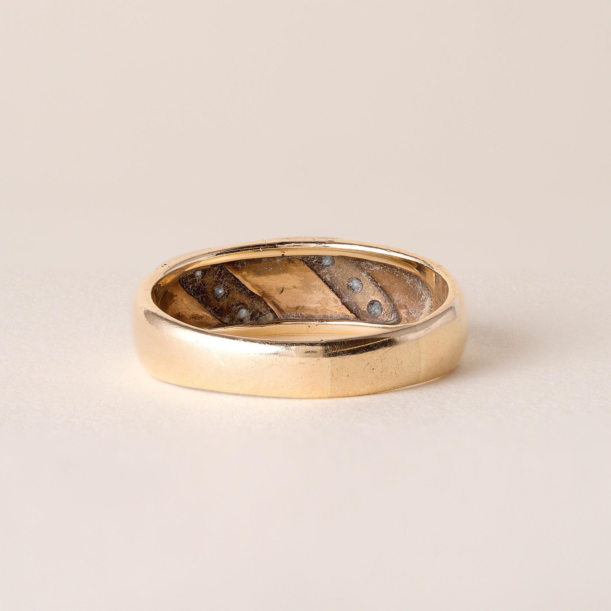 Vintage Men's Diamond Ring Band 14K Two Tone Gold In Good Condition For Sale In Los Angeles, CA