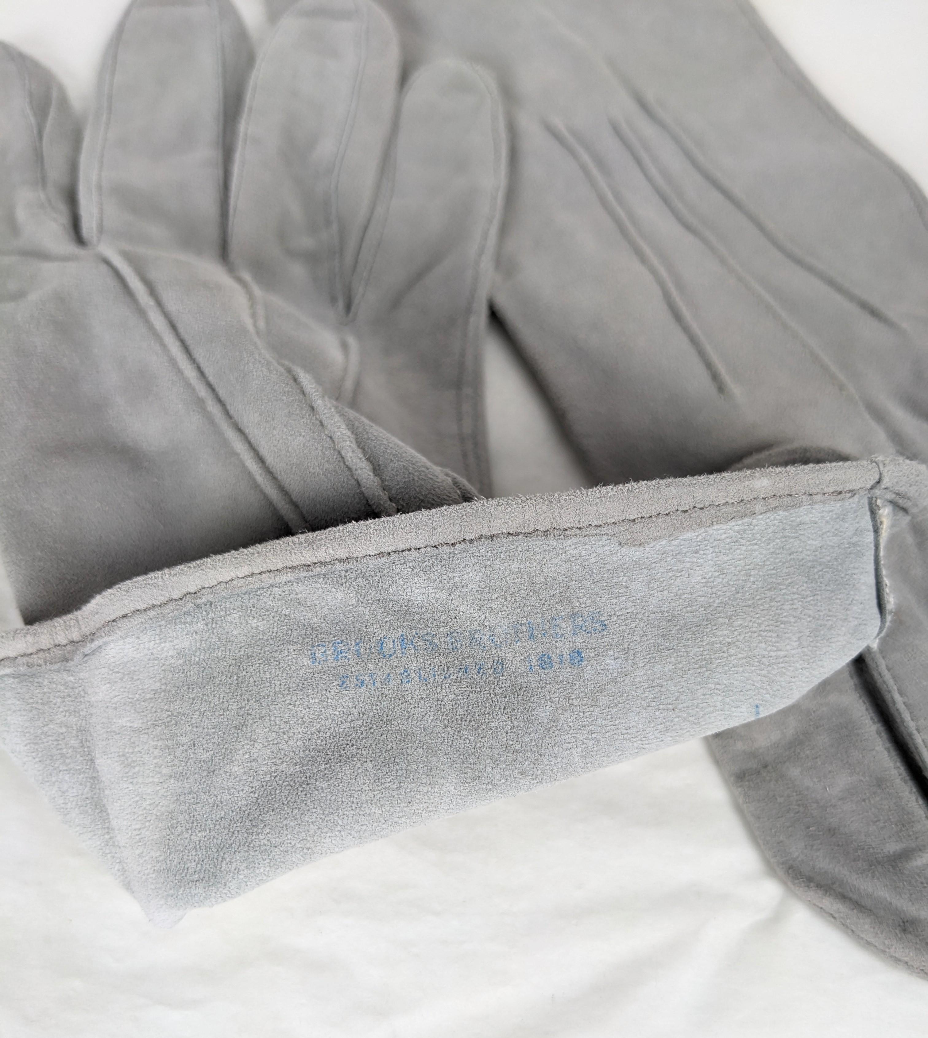 Vintage Mens Dove Gray Suede Dress Gloves en vente 2