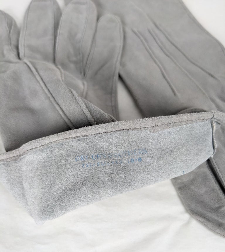 Vintage Mens Dove Gray Suede Dress Gloves For Sale at 1stDibs