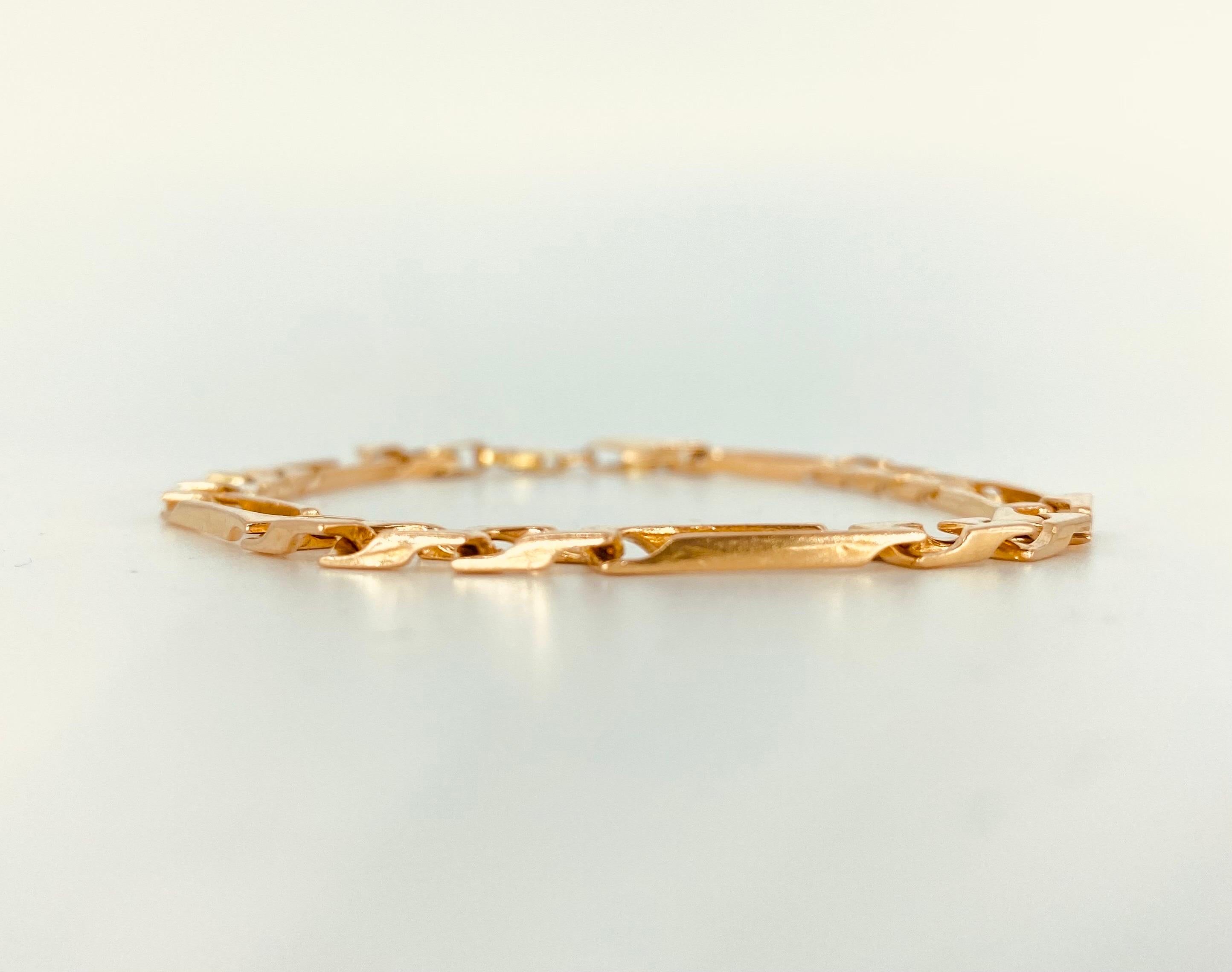 Vintage Fancy Boxed Figaro Link Bracelet 14 Gold. The bracelet measures 6.25mm in width and is 7.5 inches long. The bracelet weights 12 grams and is made of 14k gold.