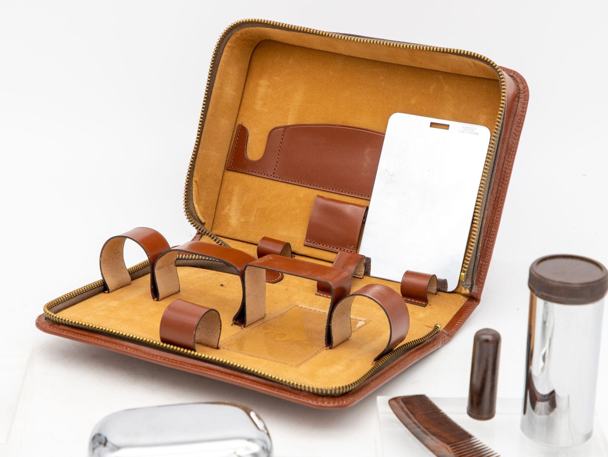 Vintage Men's Grooming Kit with Leather Case In Good Condition For Sale In South Salem, NY