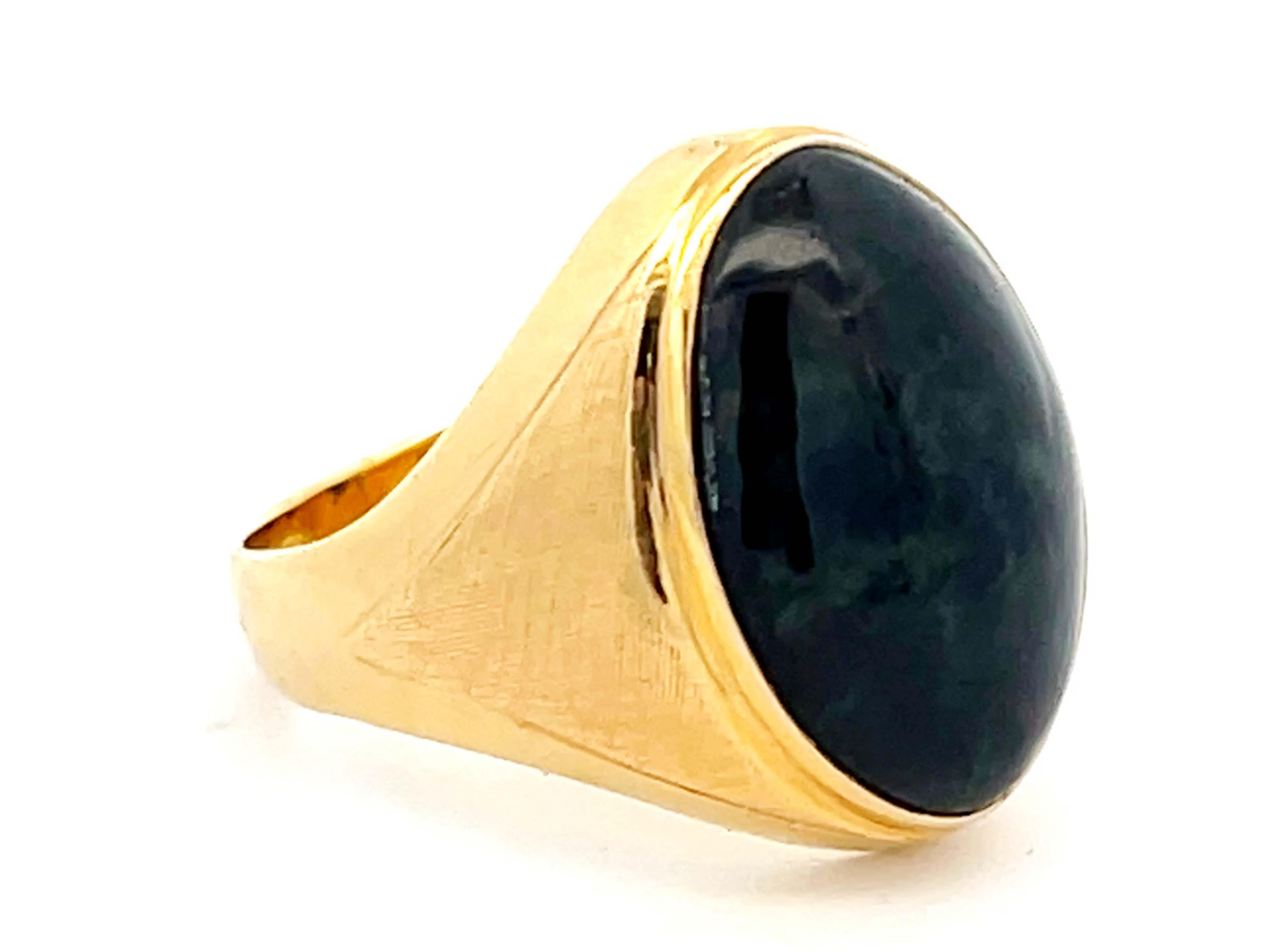 Großer schwarzer Mottled-Jade-Ring für Herren aus 14 Karat Gelbgold (Moderne) im Angebot