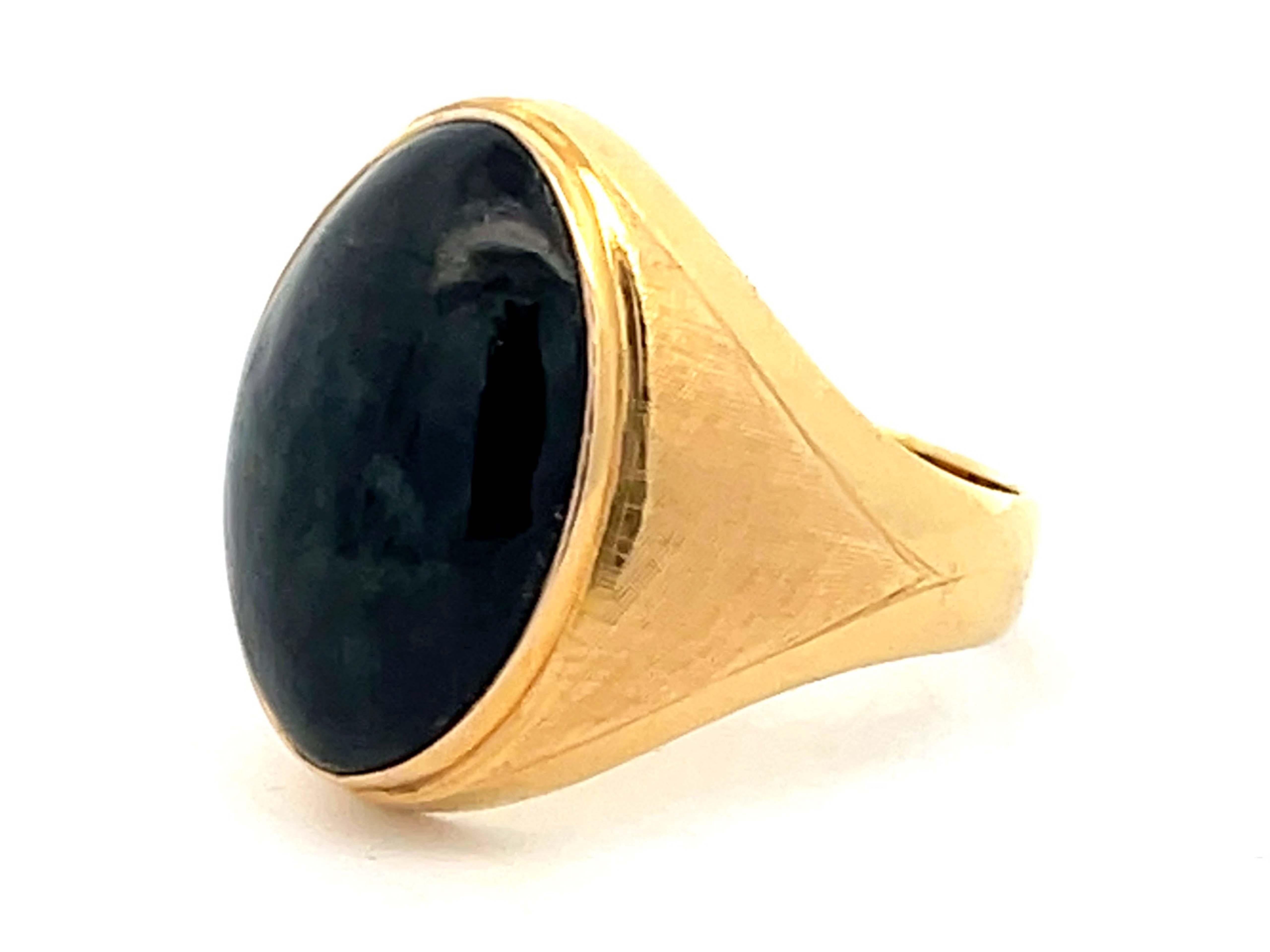 Großer schwarzer Mottled-Jade-Ring für Herren aus 14 Karat Gelbgold (Ovalschliff) im Angebot