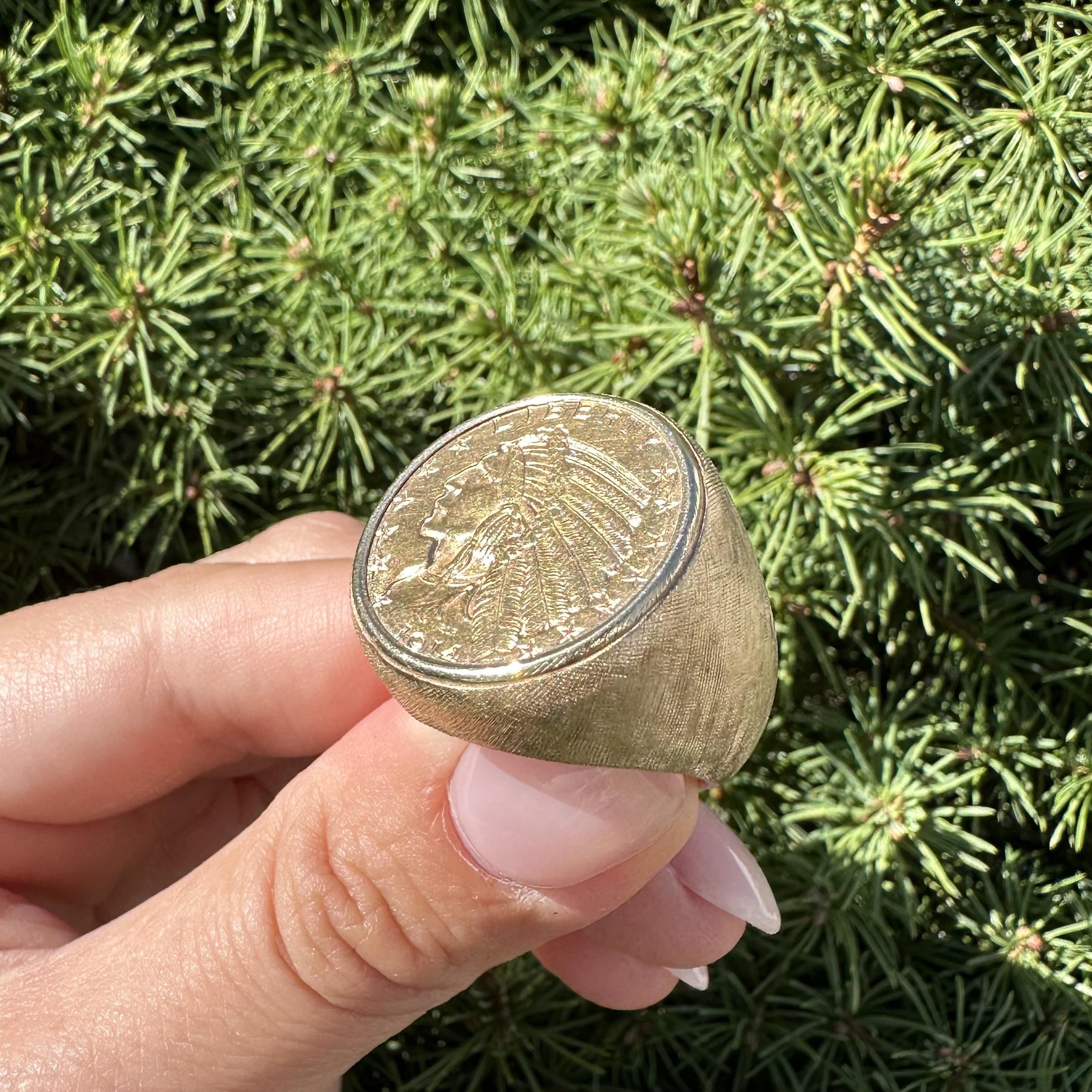 Anello da uomo grande e pesante in oro giallo del 1914 con moneta da 5 dollari e testa indiana in vendita 1