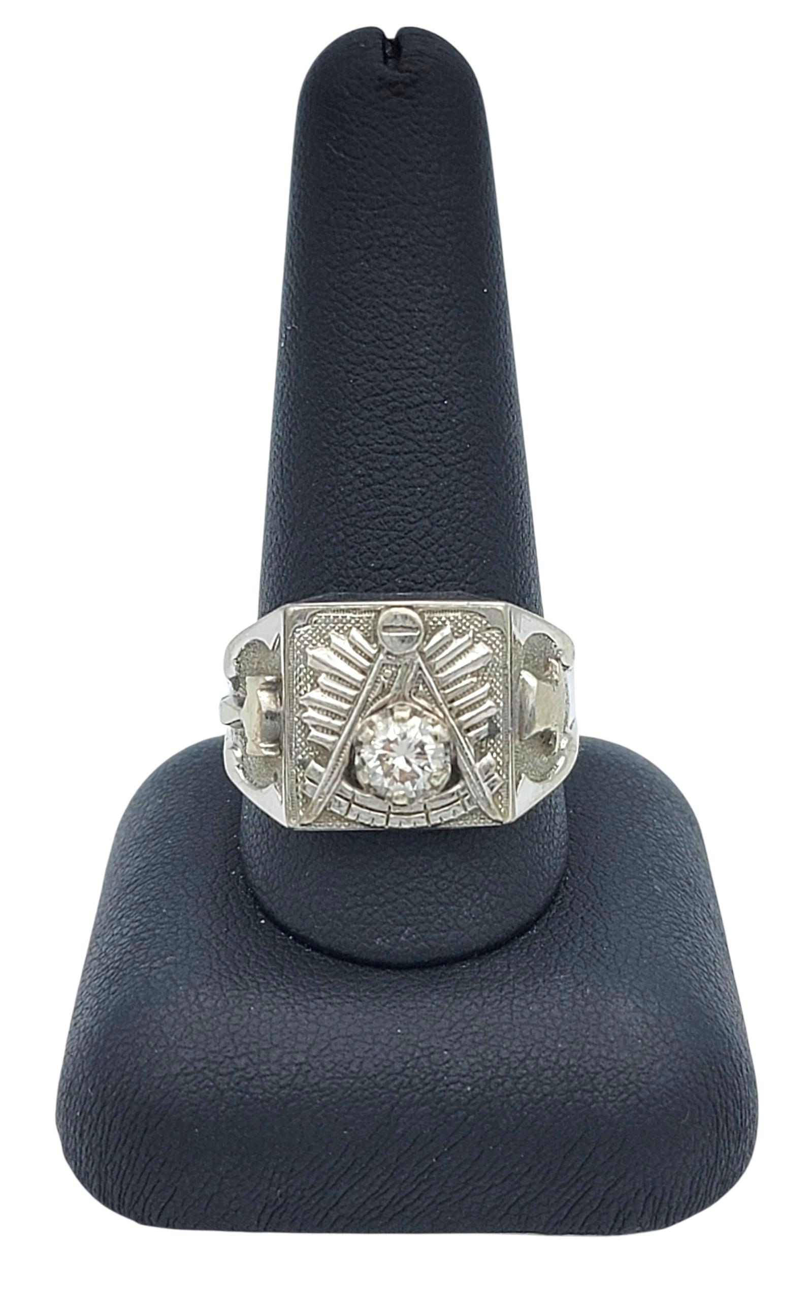 Vintage Homme bague maçonnique diamant rond en or blanc 10 carats en vente 4