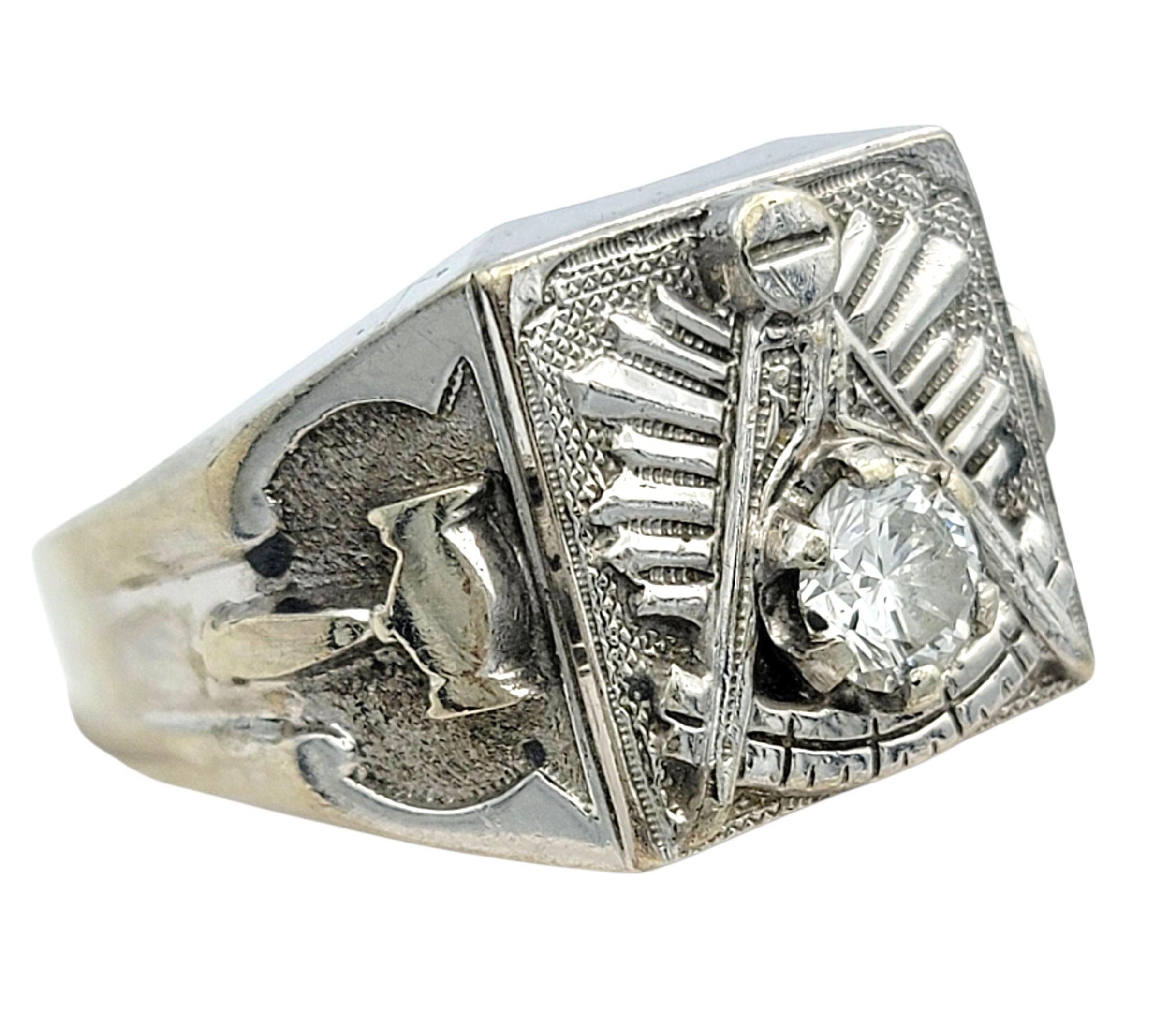 Contemporain Vintage Homme bague maçonnique diamant rond en or blanc 10 carats en vente