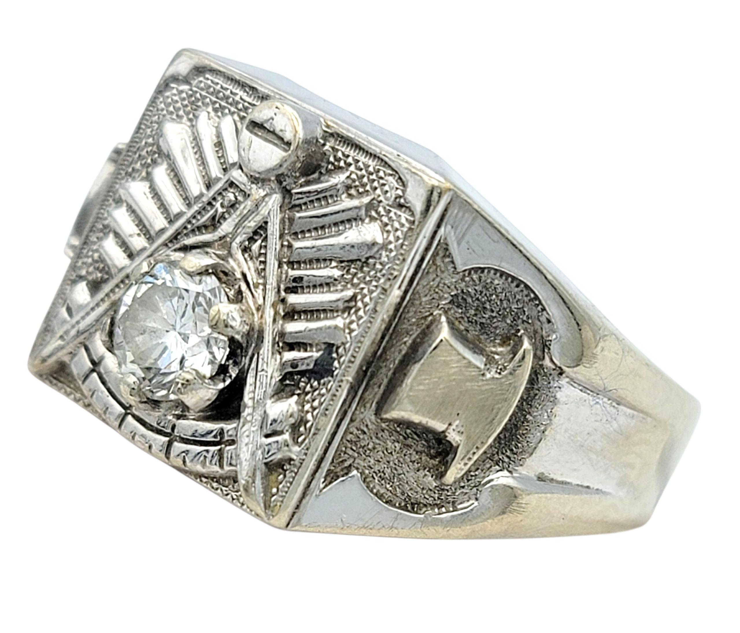 Taille ronde Vintage Homme bague maçonnique diamant rond en or blanc 10 carats en vente