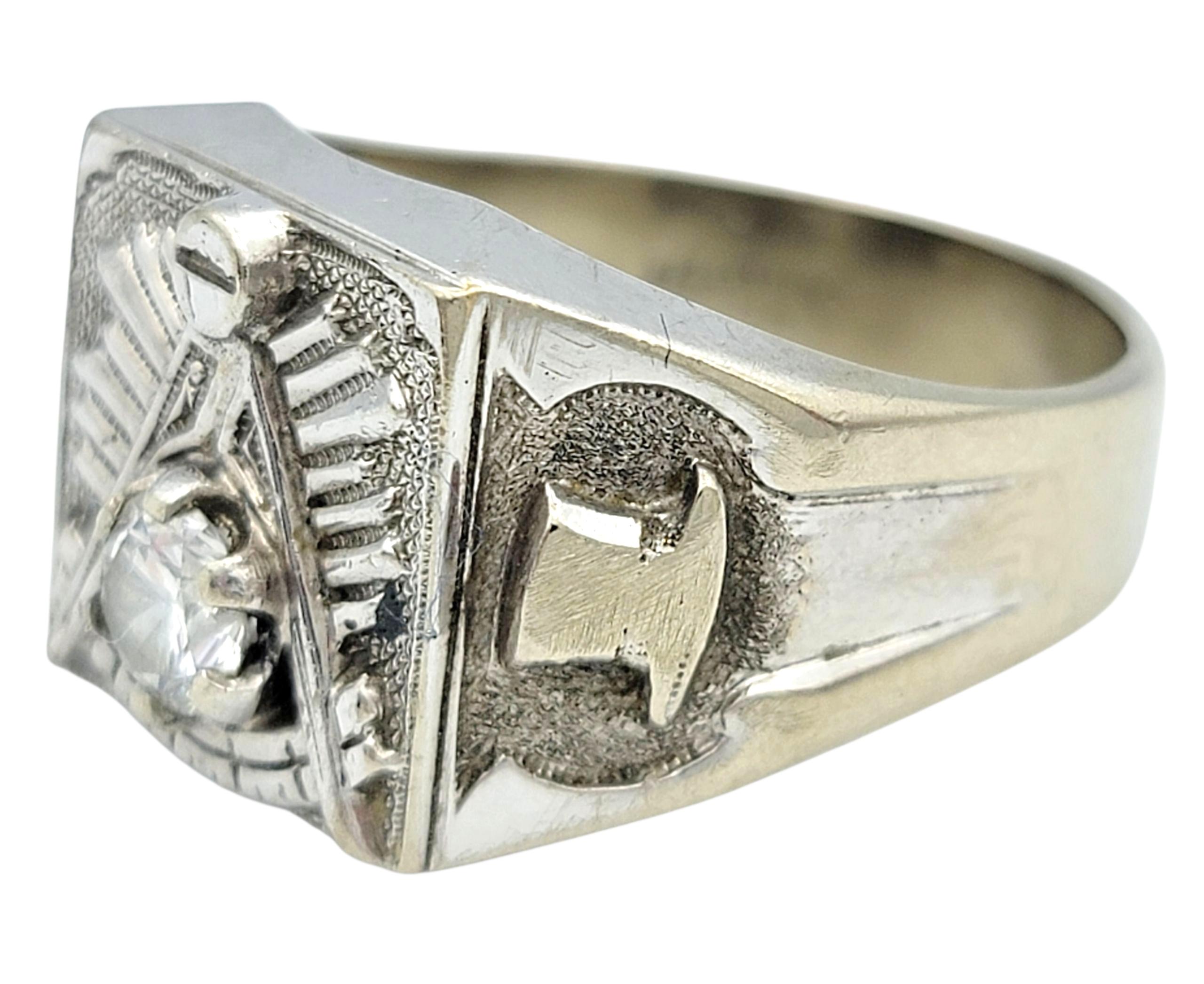 Vintage Homme bague maçonnique diamant rond en or blanc 10 carats Bon état - En vente à Scottsdale, AZ
