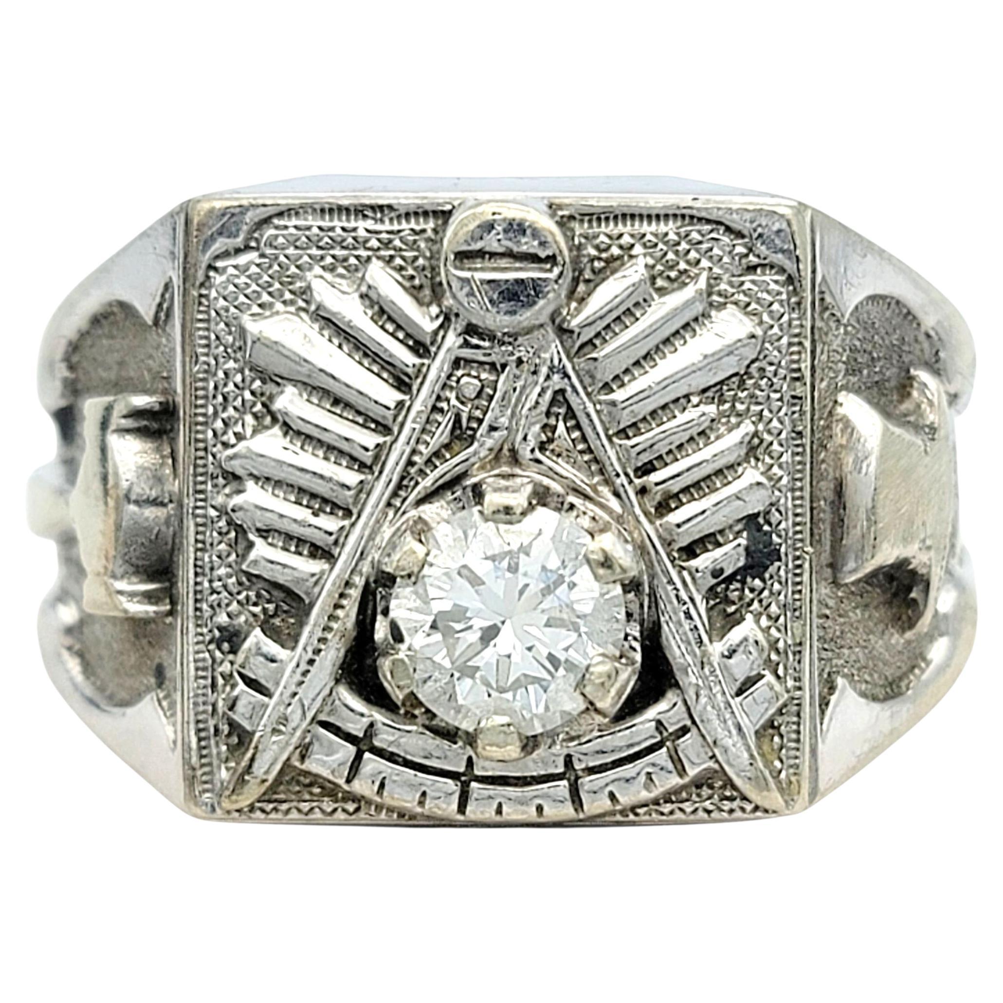 Vintage Homme bague maçonnique diamant rond en or blanc 10 carats en vente