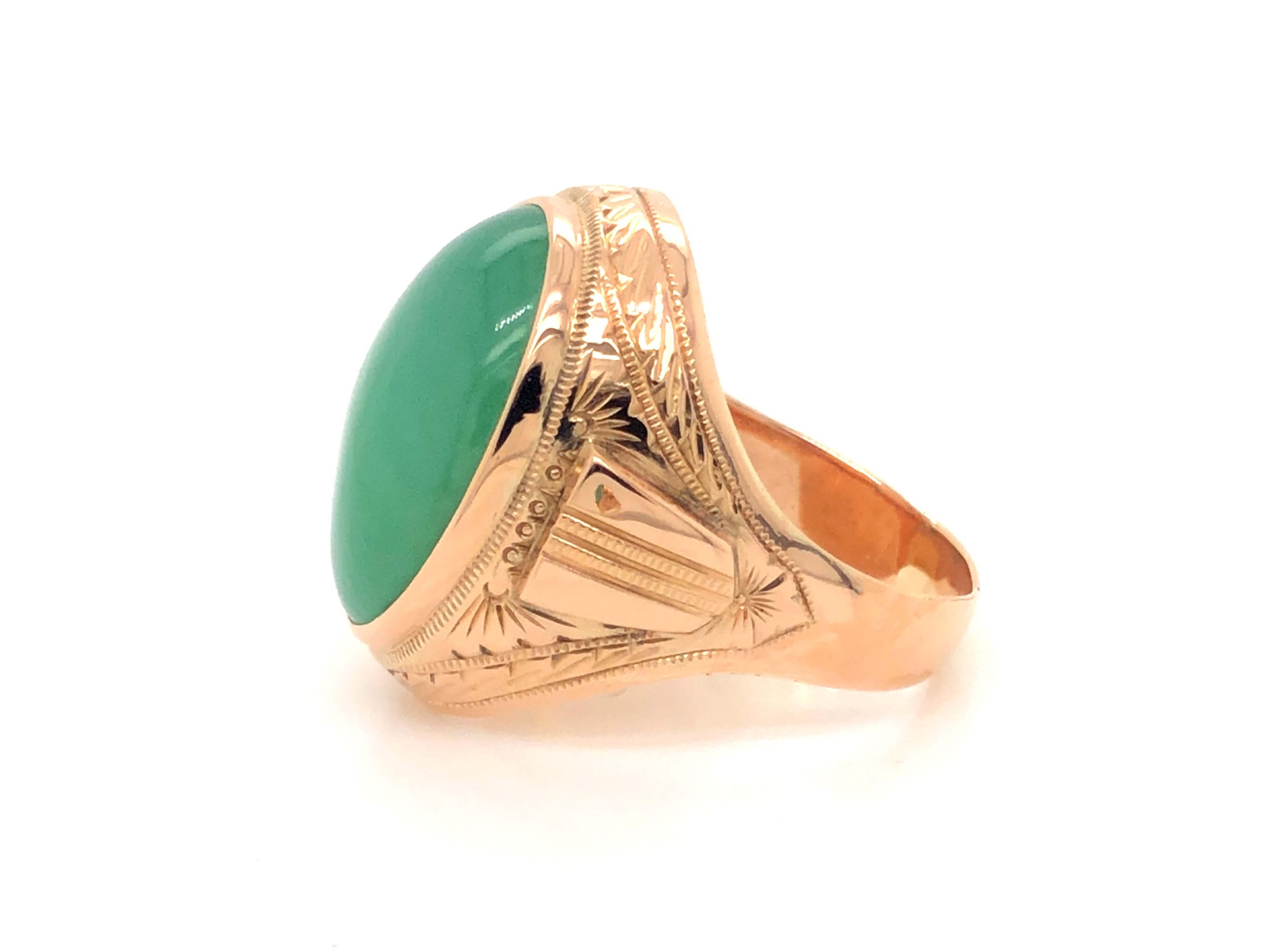 Vintage Men's Oval Cabochon Green Jade Ring, 14k Yellow Gold In Good Condition In Honolulu, HI